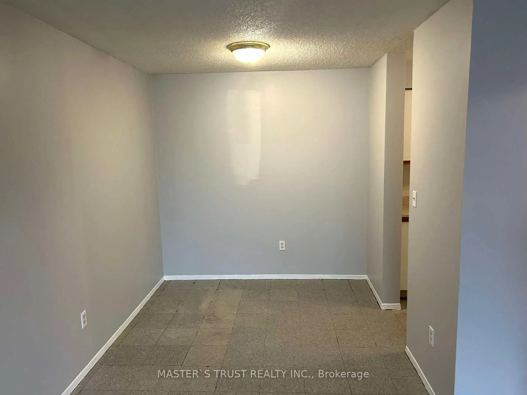 Photo 4 of Unit 203, 837 Simcoe Street S, Oshawa, Lakeview — HOMEH