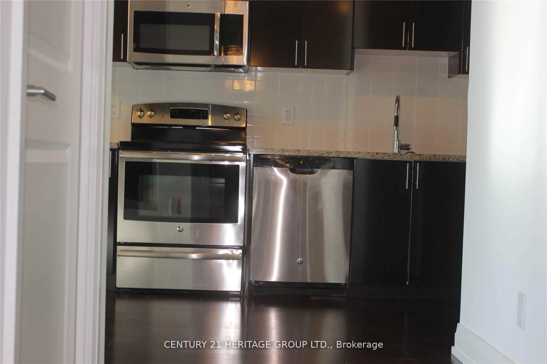 Photo 6 of Unit 721, 7167 Yonge Street, Markham, Thornhill — HOMEH