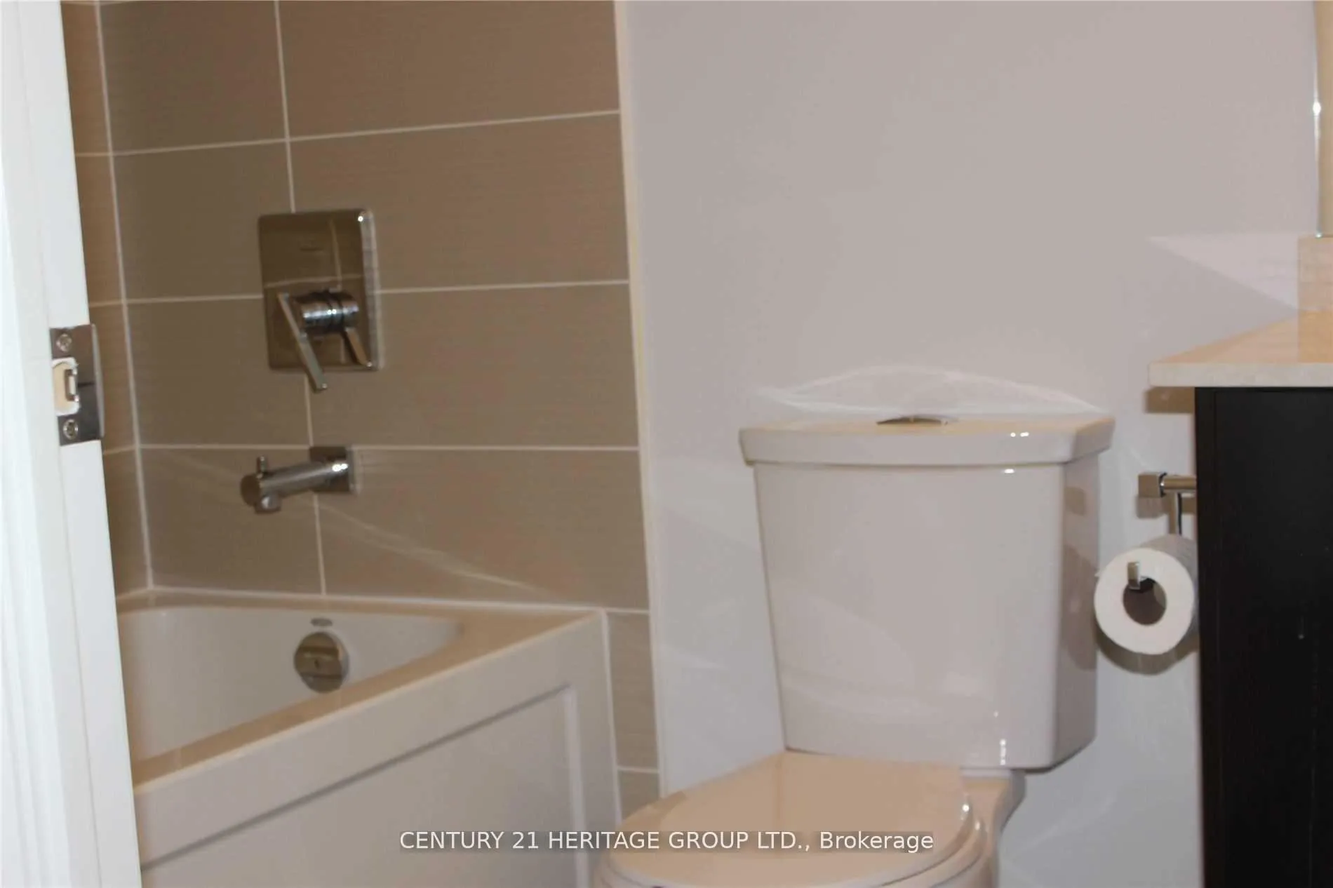 Photo 11 of Unit 721, 7167 Yonge Street, Markham, Thornhill — HOMEH