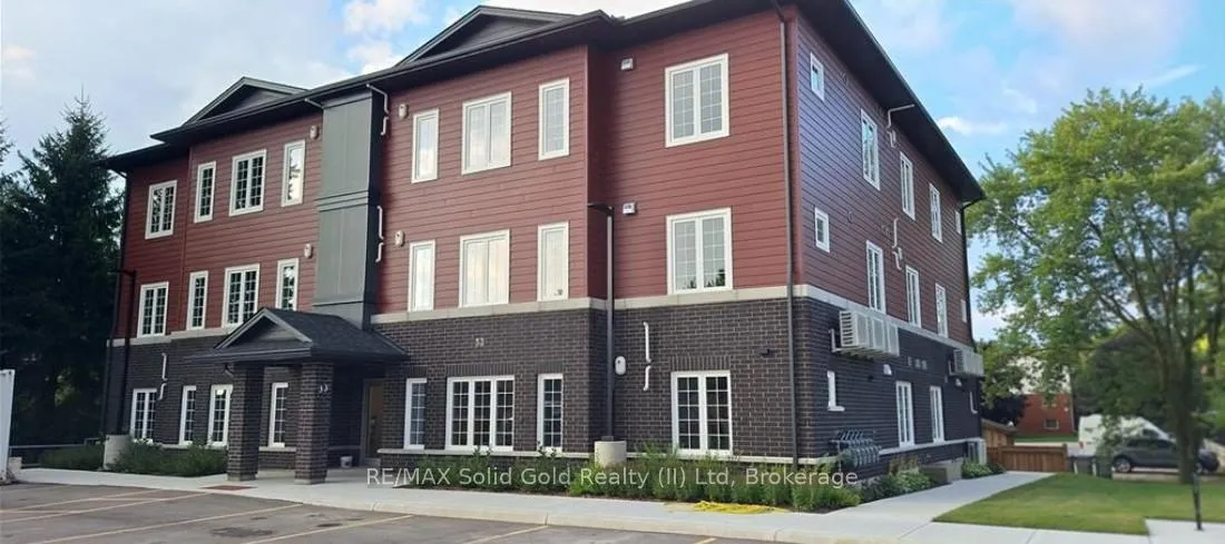 Front of Unit 7, 33 Murray Court