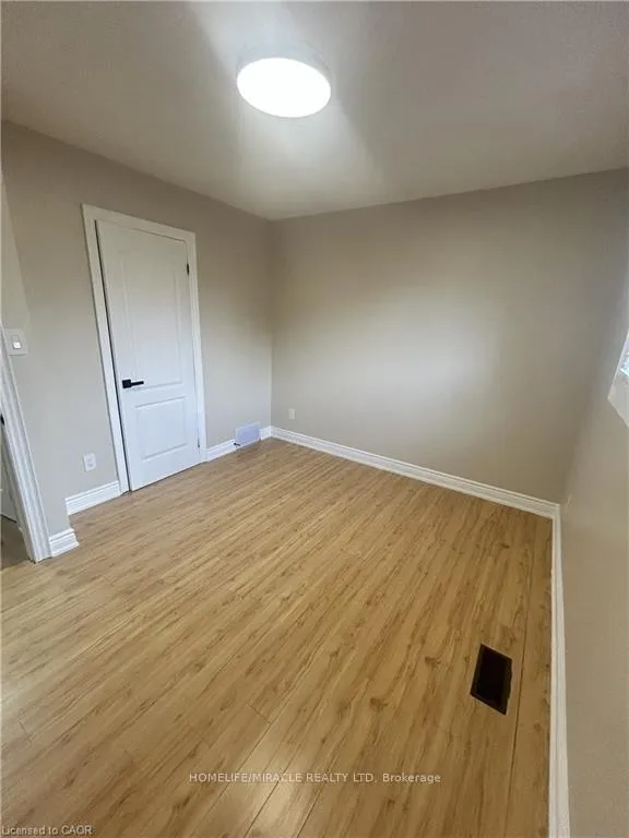 Photo 21 of 49 Ristau Crescent, Kitchener — HOMEH