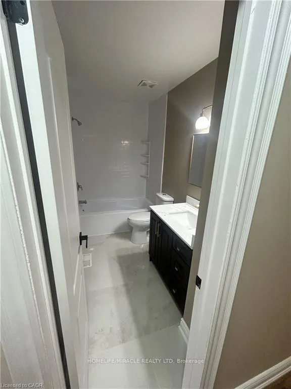 Photo 23 of 49 Ristau Crescent, Kitchener — HOMEH