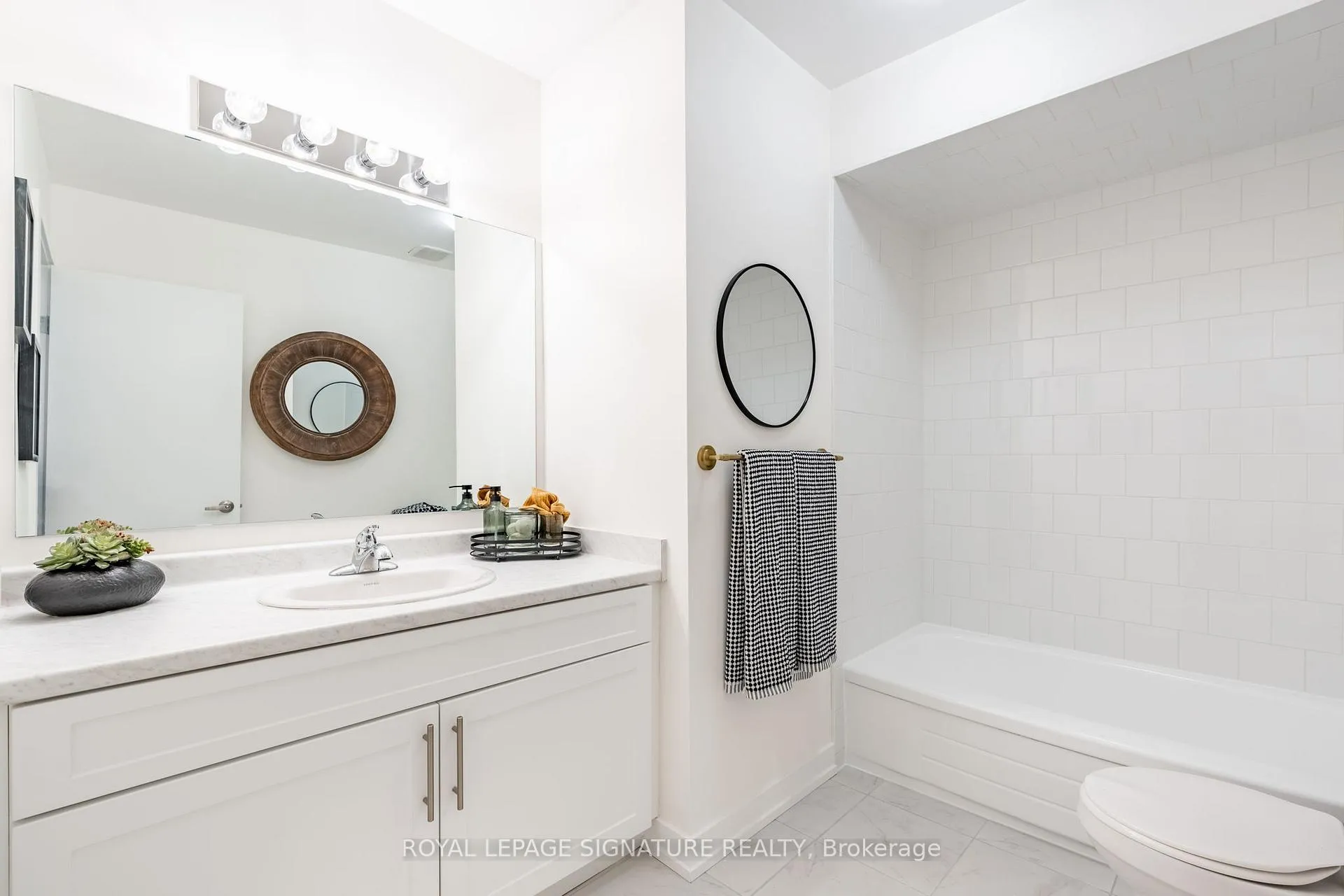 Photo 20 of 37 Woodman Drive N, Hamilton, Kentley — HOMEH