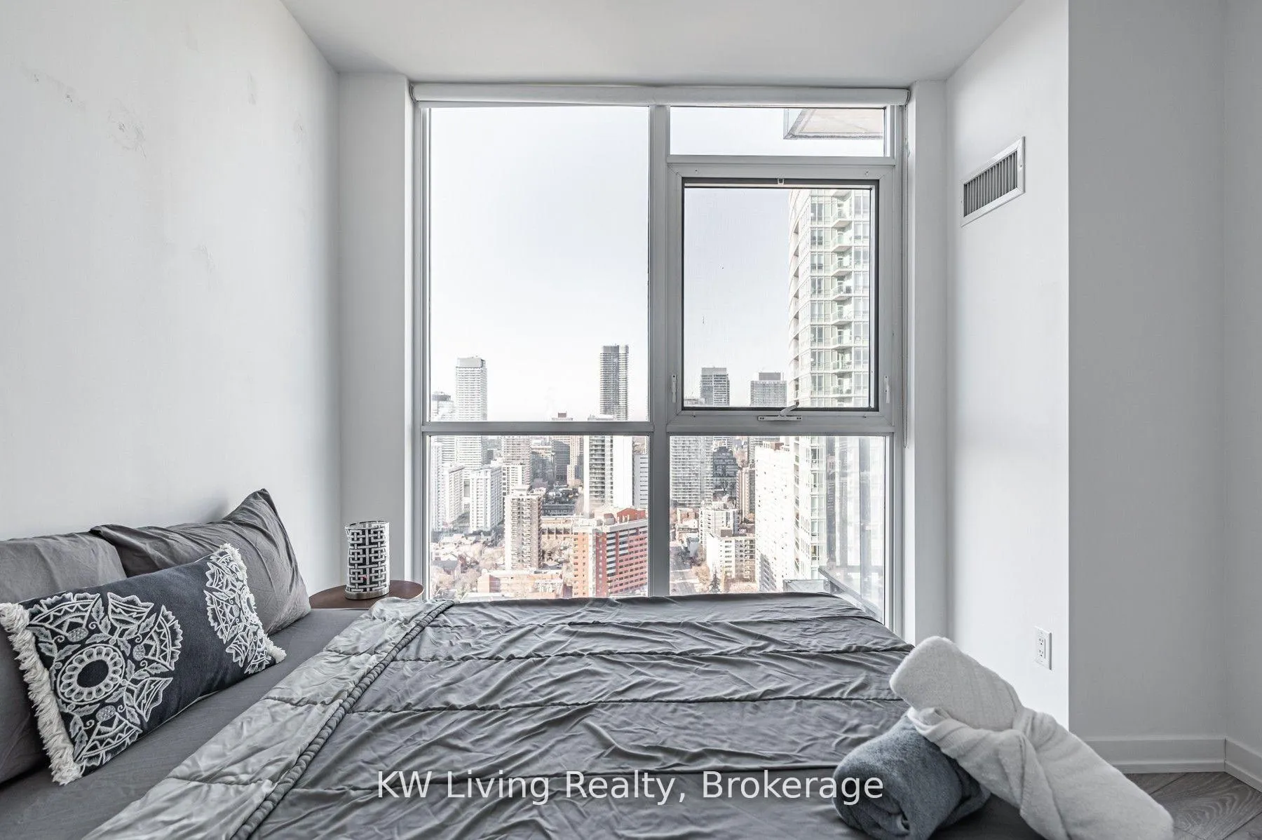Photo 5 of Unit 3009, 159 Wellesley Street E, Toronto, Church-Yonge Corridor — HOMEH