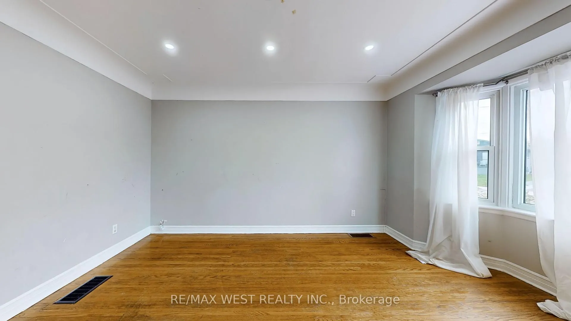 Photo 16 of 15 Darcy Court, Hamilton, Burkholme — HOMEH