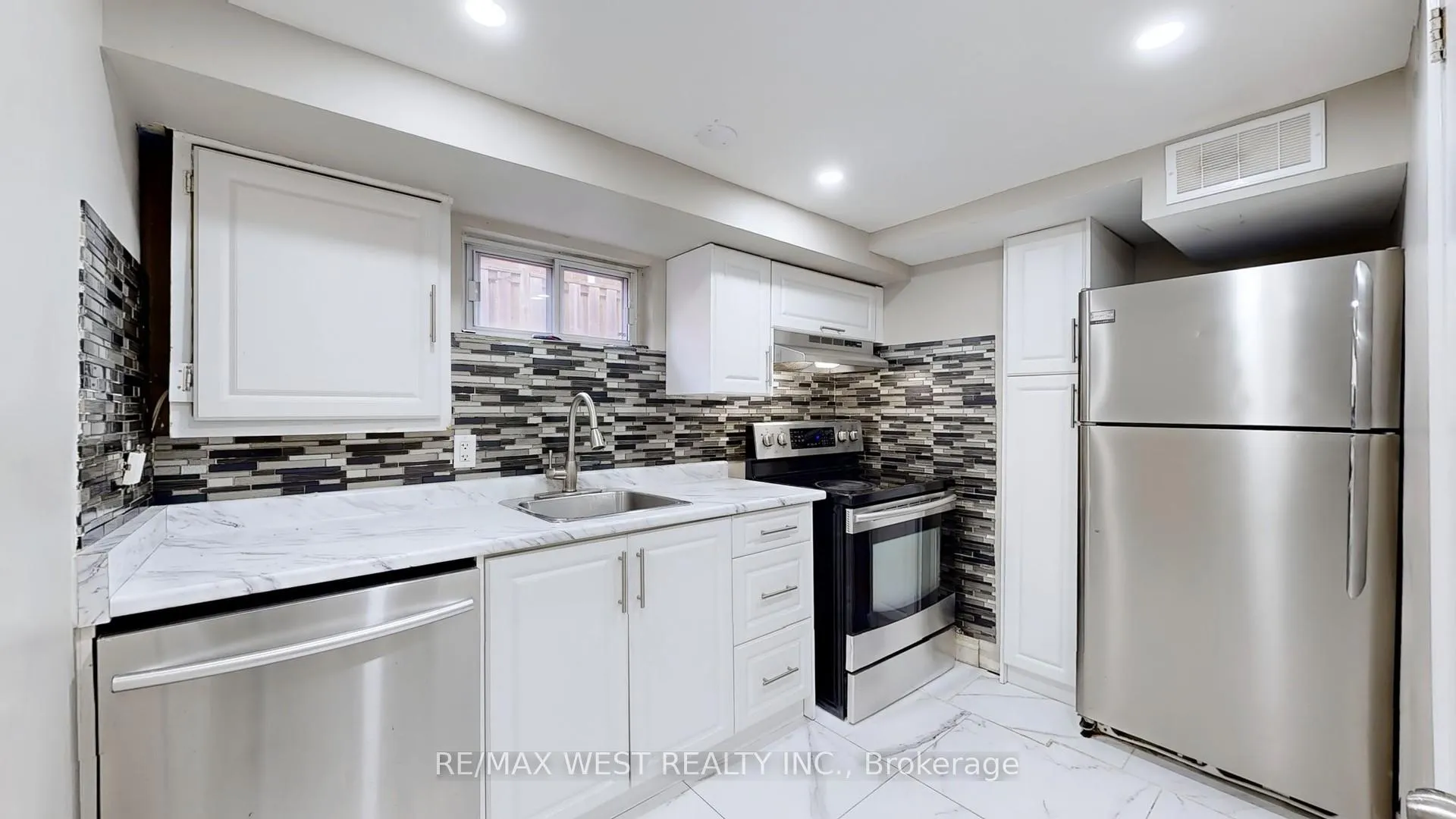 Photo 34 of 15 Darcy Court, Hamilton, Burkholme — HOMEH