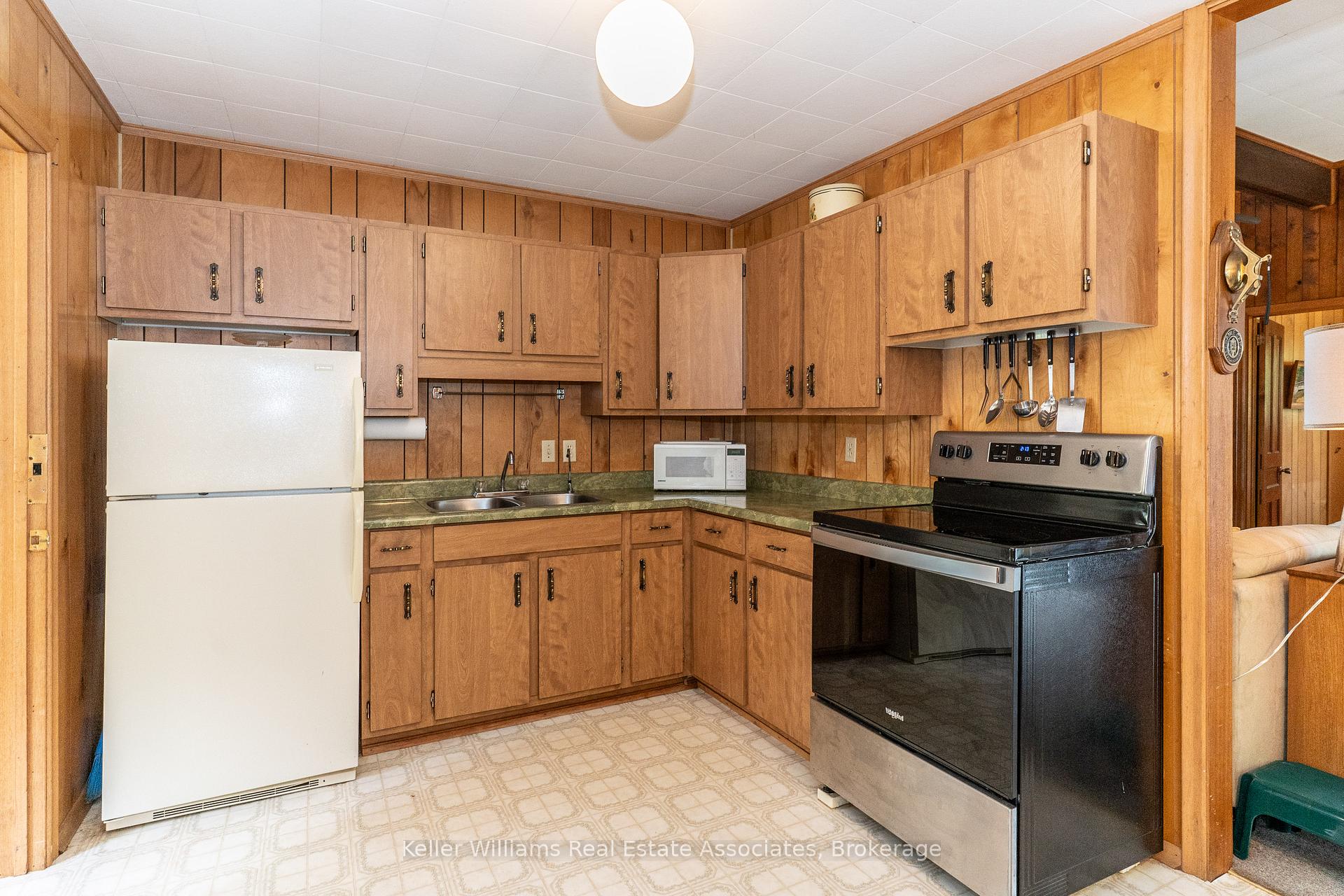 Photo 4 of Unit Unit 2, 1200 North Shore Drive, Gravenhurst, Muskoka (S) — HOMEH