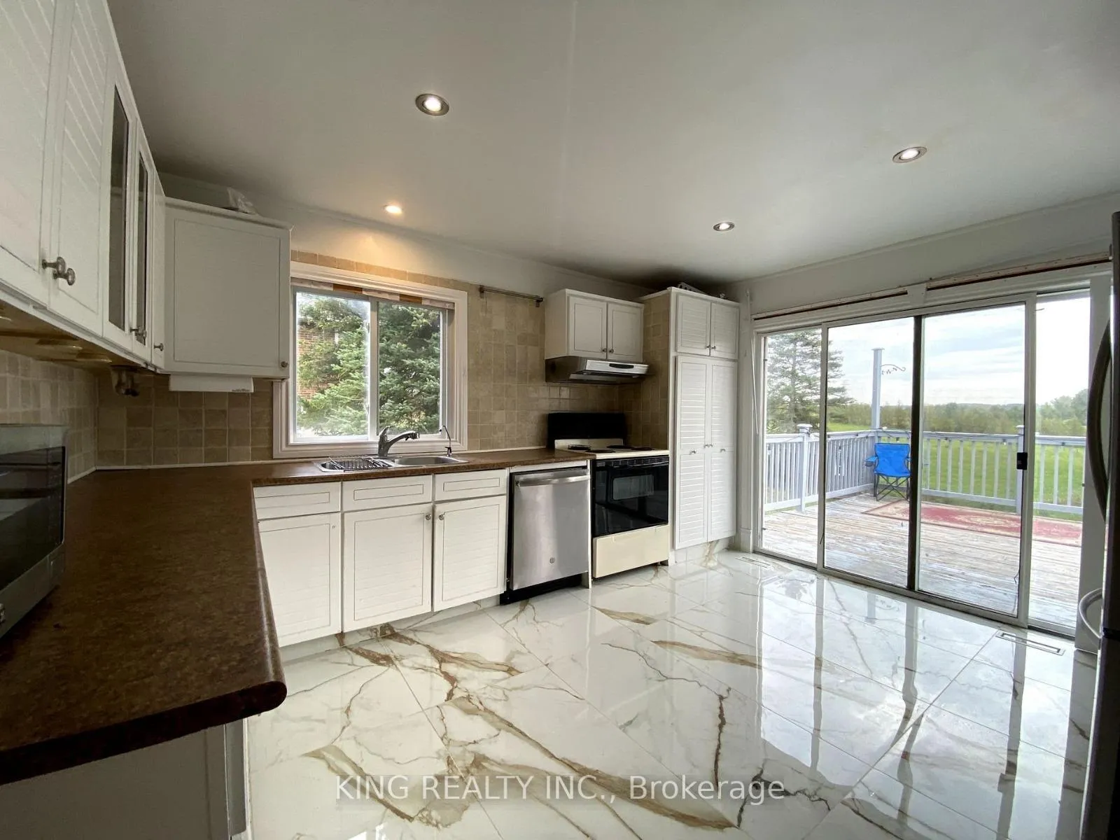 Photo 6 of 16605 Jane Street, King, Rural King — HOMEH