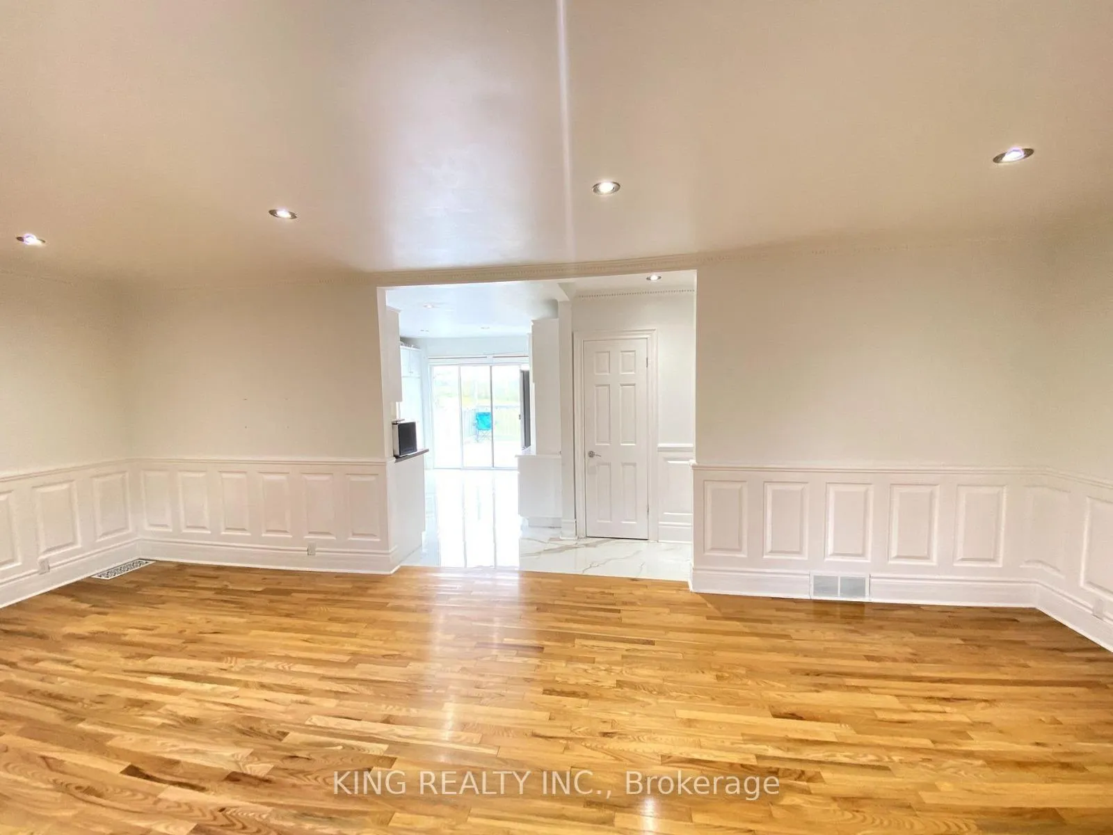 Photo 11 of 16605 Jane Street, King, Rural King — HOMEH