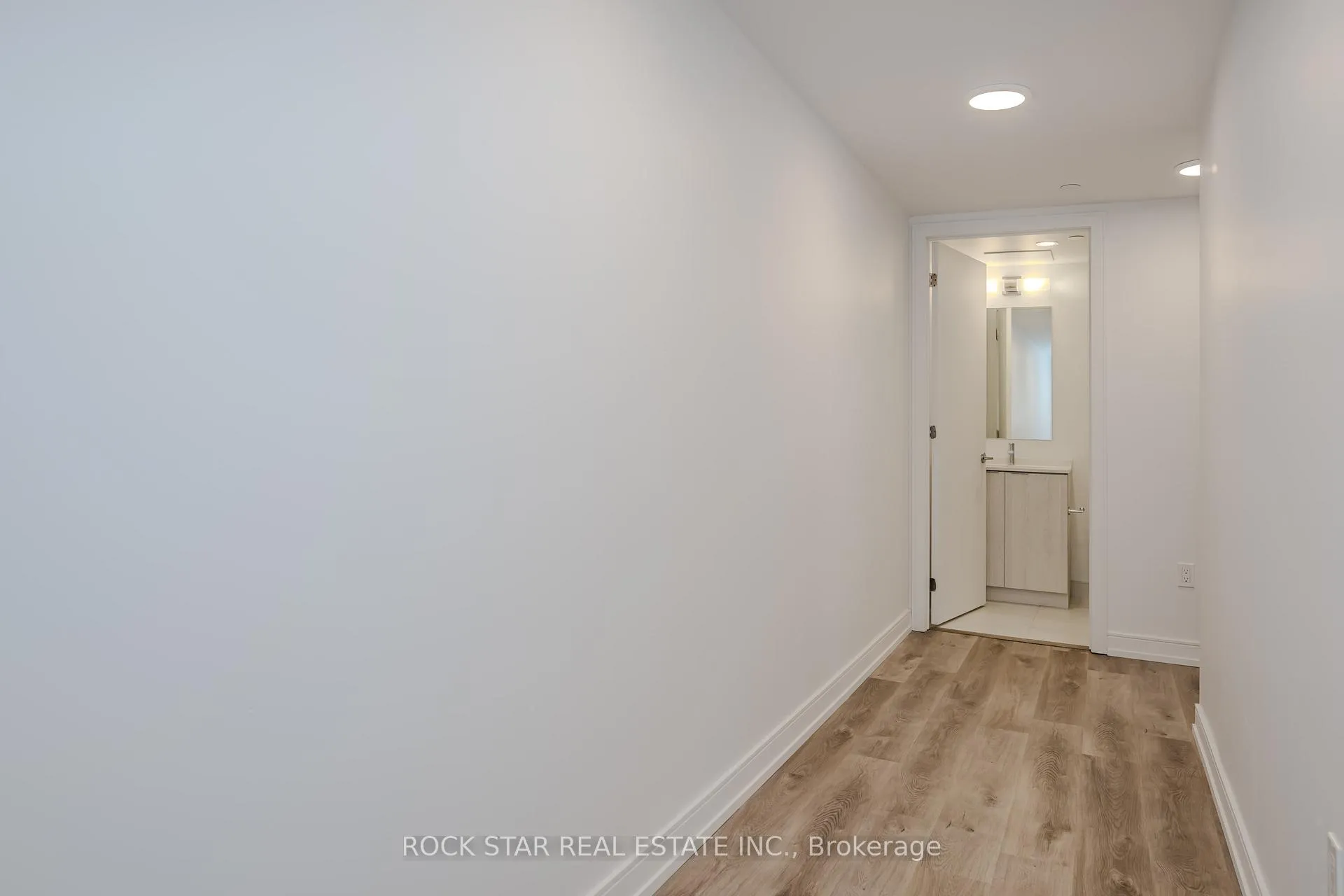 Photo 3 of Unit 1308, 1 Jarvis Street, Hamilton, Beasley — HOMEH