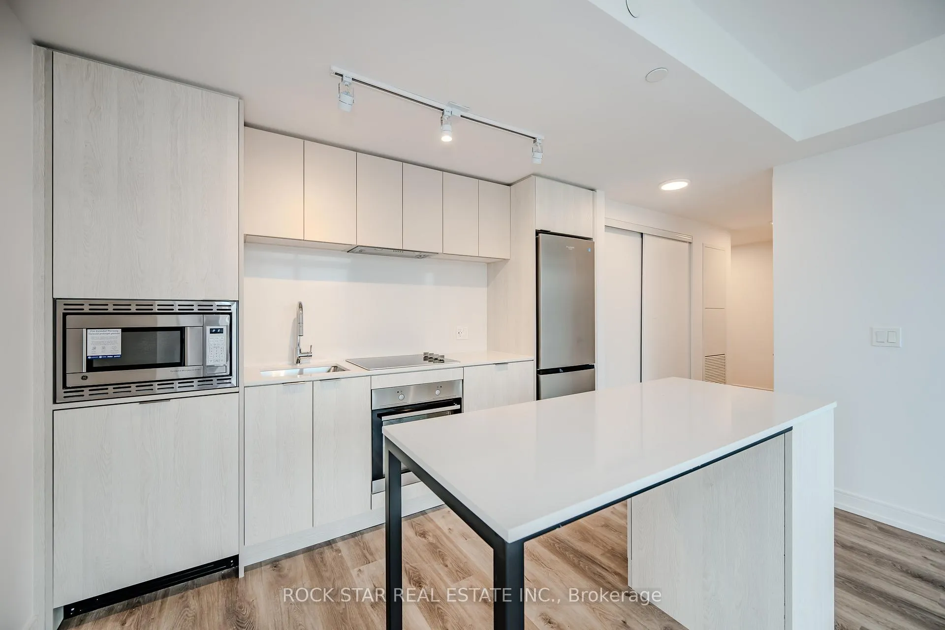 Photo 5 of Unit 1308, 1 Jarvis Street, Hamilton, Beasley — HOMEH