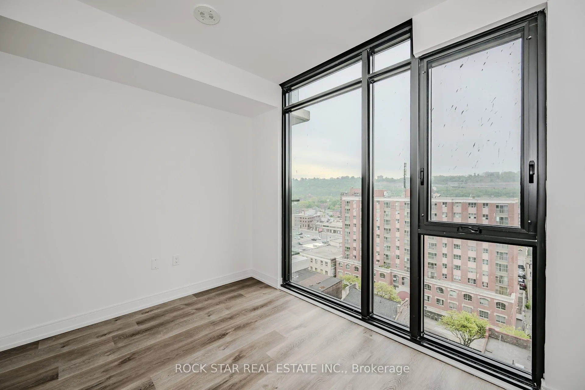 Photo 15 of Unit 1308, 1 Jarvis Street, Hamilton, Beasley — HOMEH