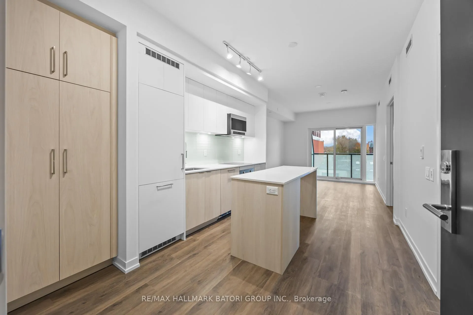 Photo 5 of Unit 313, 863 St. Clair Avenue W, Toronto, Wychwood — HOMEH