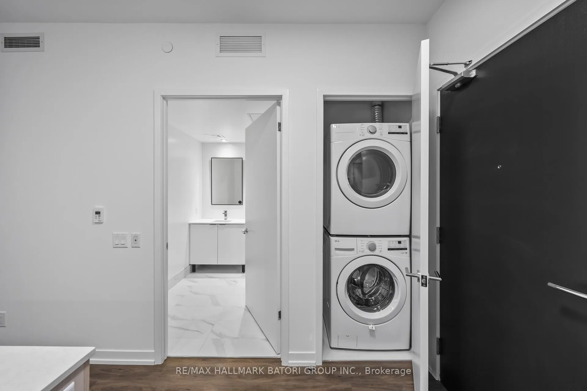 Photo 7 of Unit 313, 863 St. Clair Avenue W, Toronto, Wychwood — HOMEH