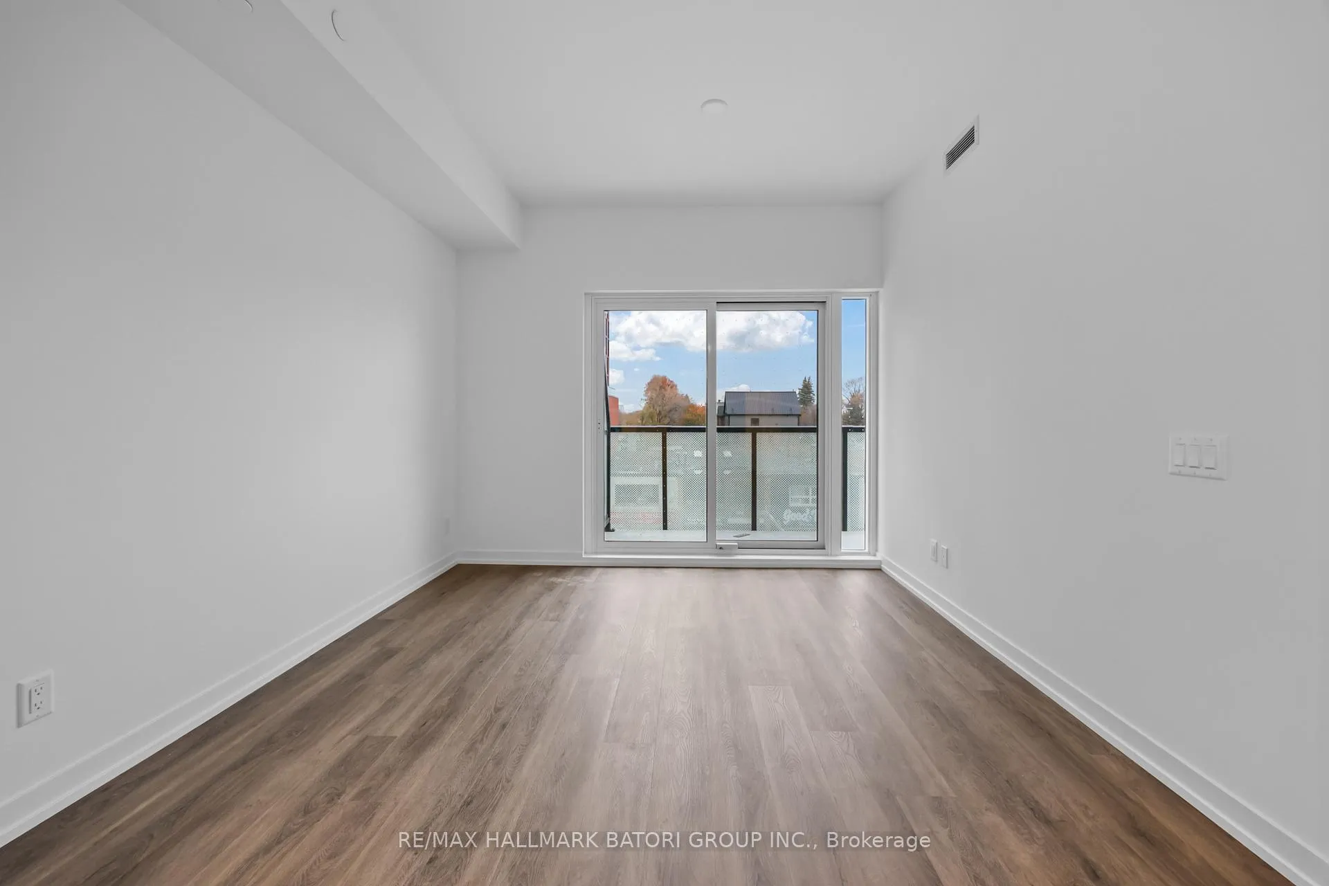 Photo 12 of Unit 313, 863 St. Clair Avenue W, Toronto, Wychwood — HOMEH