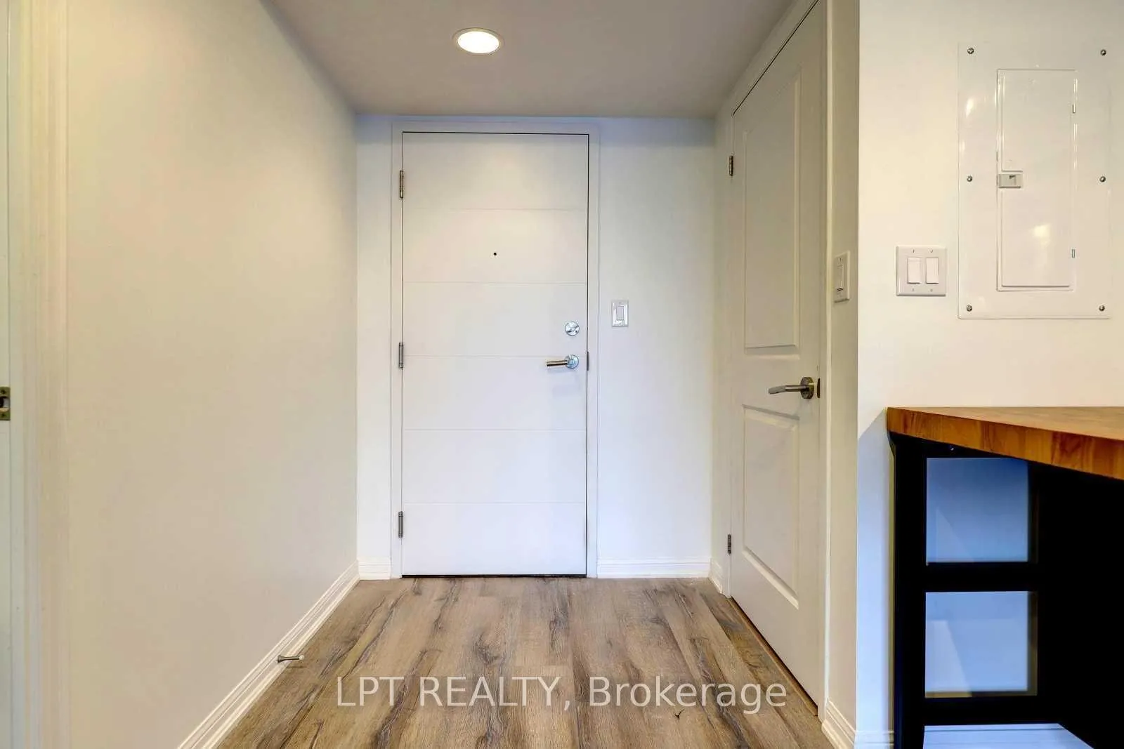 Photo 2 of Unit 2214, 400 Adelaide Street E, Toronto, Moss Park — HOMEH