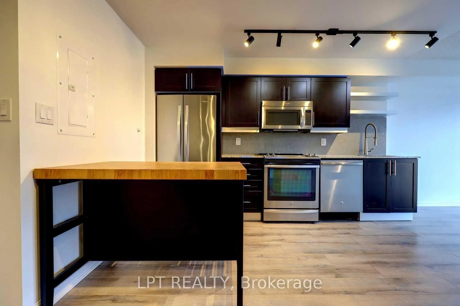 Photo 4 of Unit 2214, 400 Adelaide Street E, Toronto, Moss Park — HOMEH