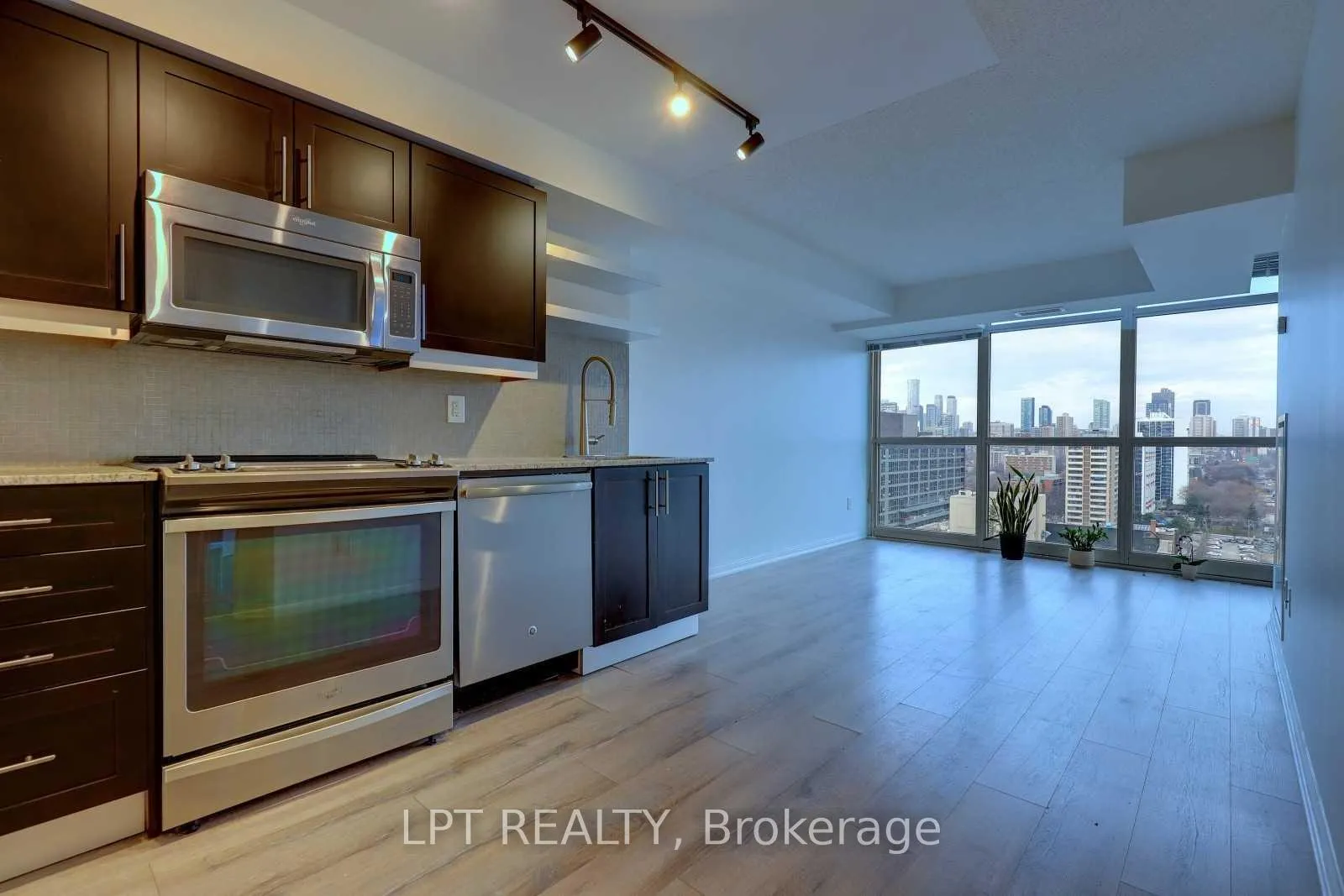 Photo 6 of Unit 2214, 400 Adelaide Street E, Toronto, Moss Park — HOMEH
