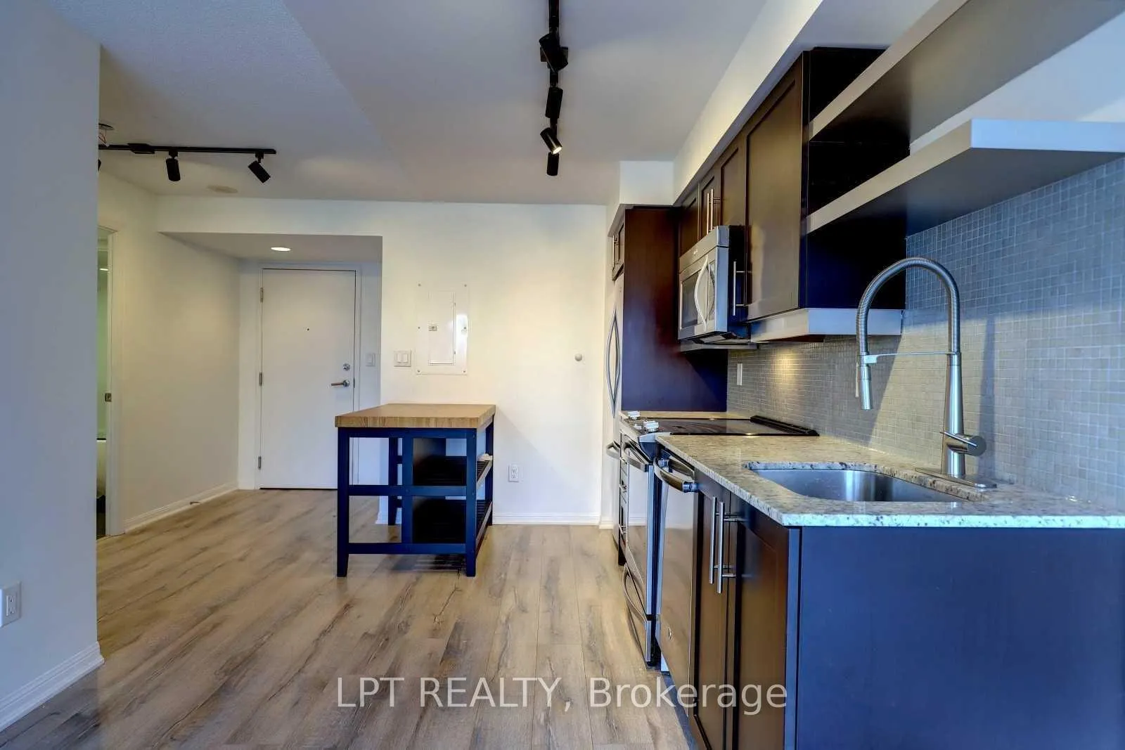Photo 8 of Unit 2214, 400 Adelaide Street E, Toronto, Moss Park — HOMEH