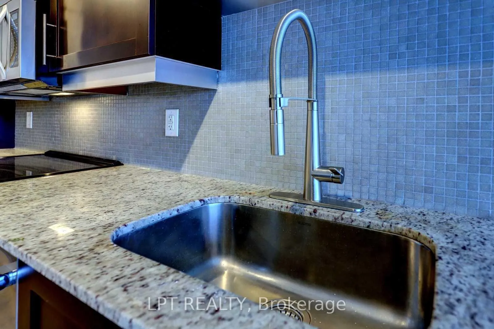 Photo 9 of Unit 2214, 400 Adelaide Street E, Toronto, Moss Park — HOMEH