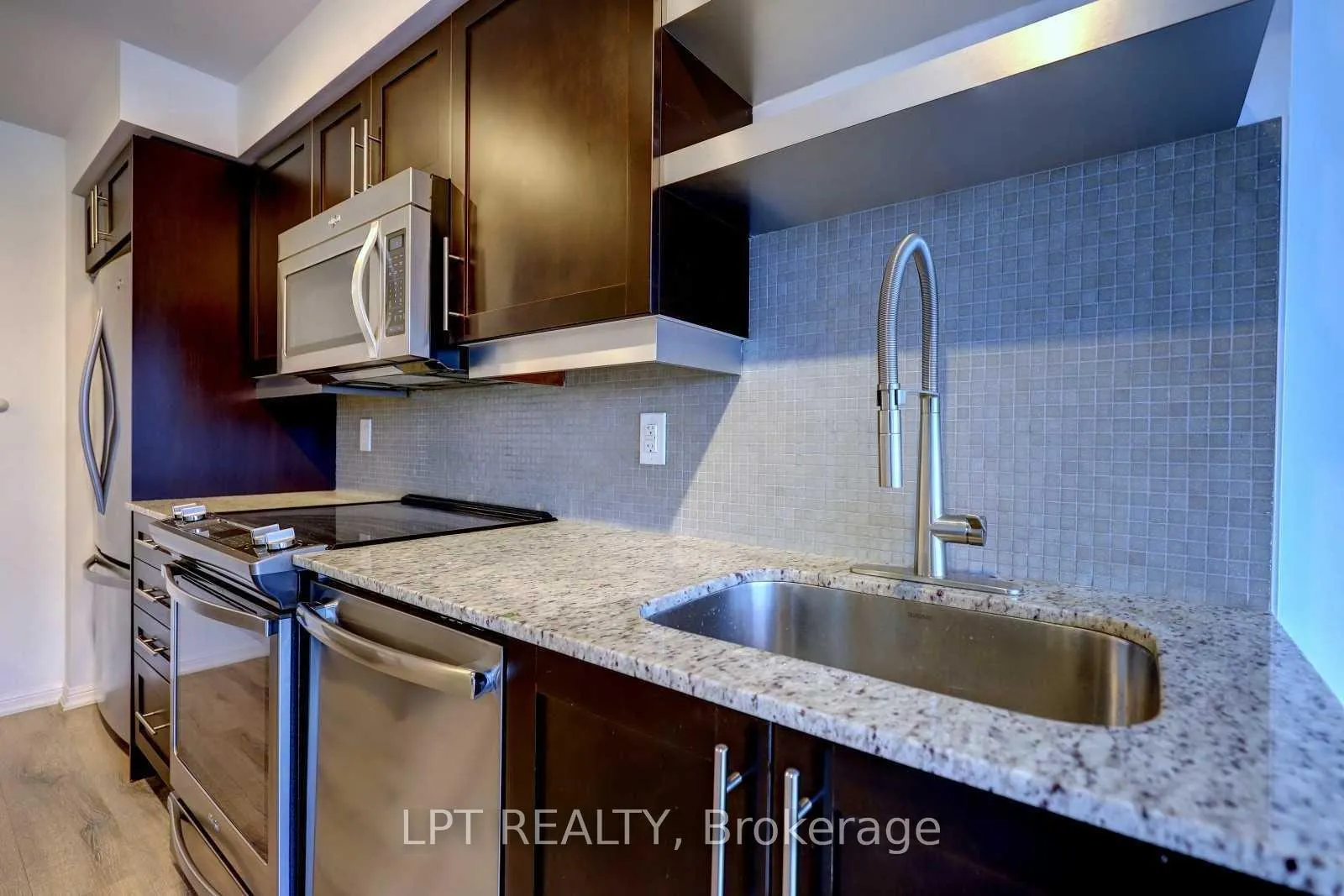 Photo 10 of Unit 2214, 400 Adelaide Street E, Toronto, Moss Park — HOMEH