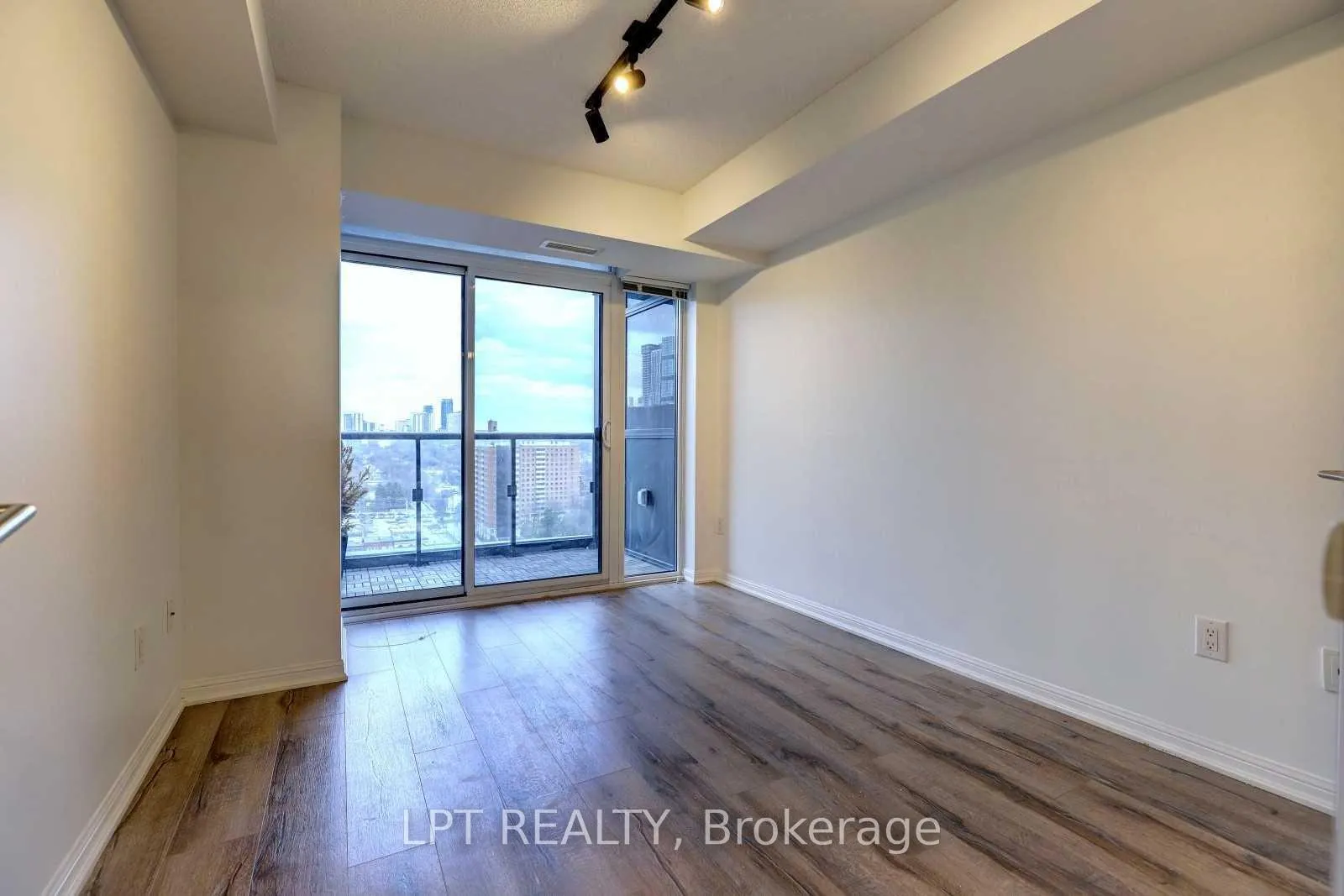 Photo 11 of Unit 2214, 400 Adelaide Street E, Toronto, Moss Park — HOMEH