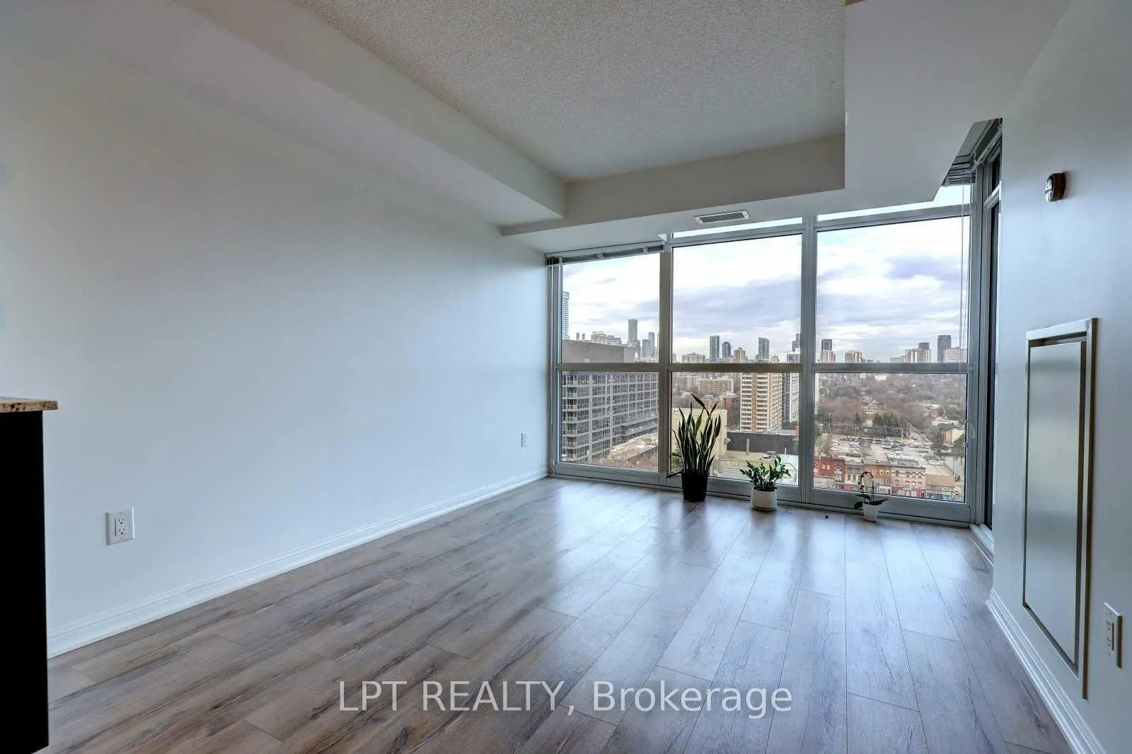 Photo 12 of Unit 2214, 400 Adelaide Street E, Toronto, Moss Park — HOMEH