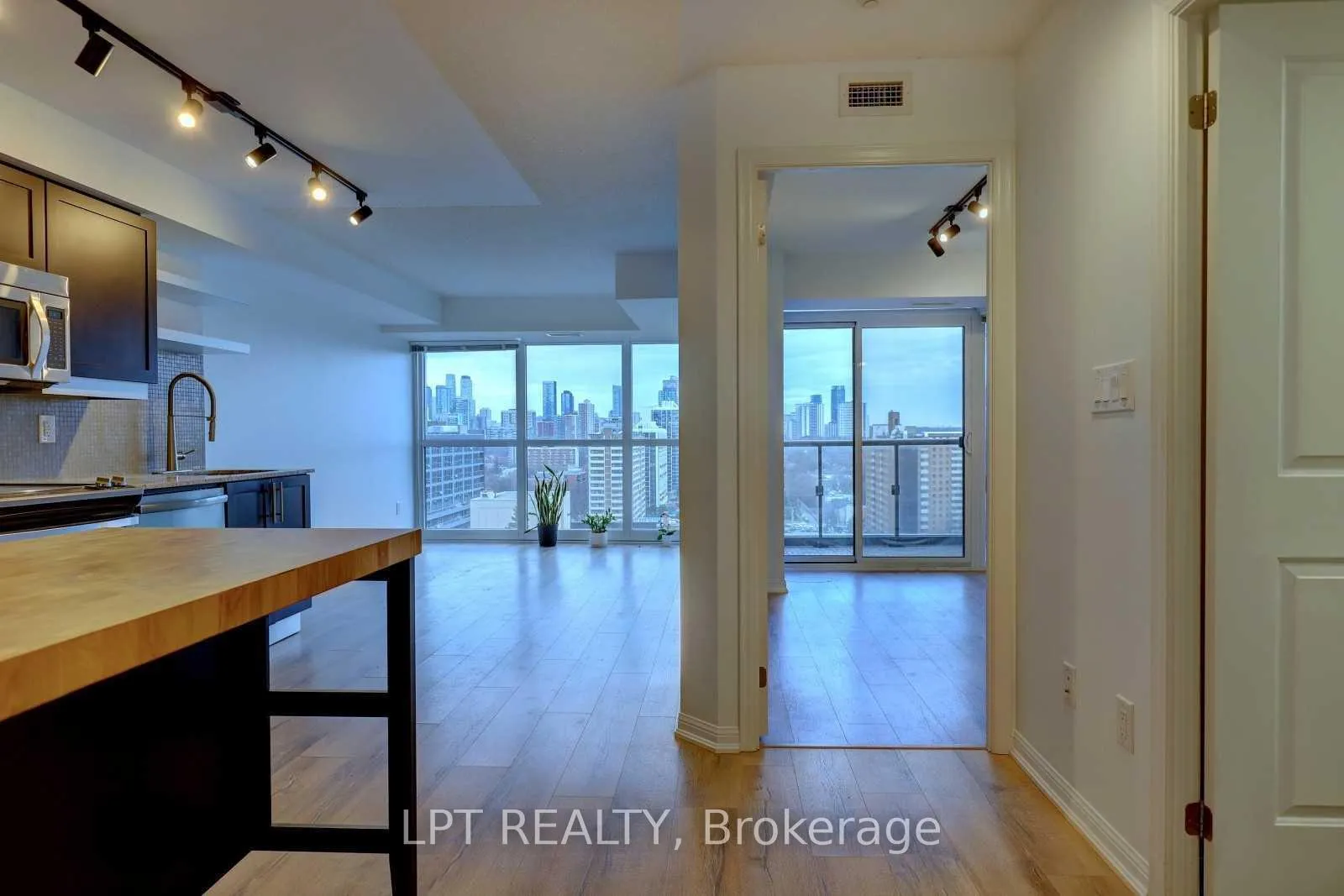 Photo 14 of Unit 2214, 400 Adelaide Street E, Toronto, Moss Park — HOMEH