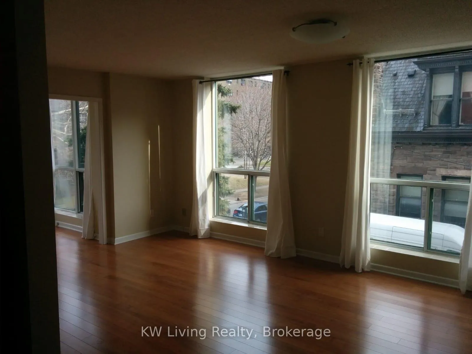 Photo 2 of Unit 220, 95 Prince Arthur Avenue, Toronto, The Annex — HOMEH