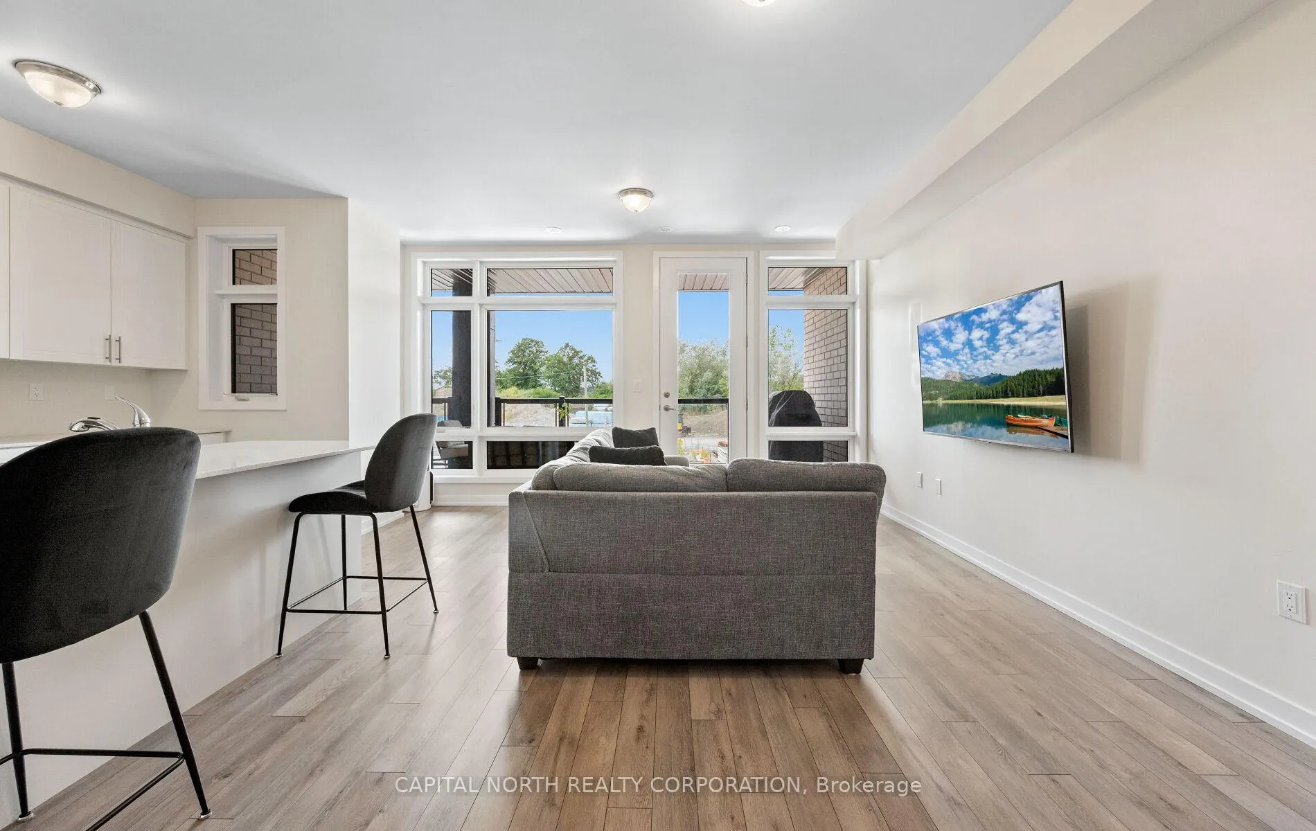 Photo 8 of 33 Kintall Way, Vaughan, Steeles West Industrial — HOMEH