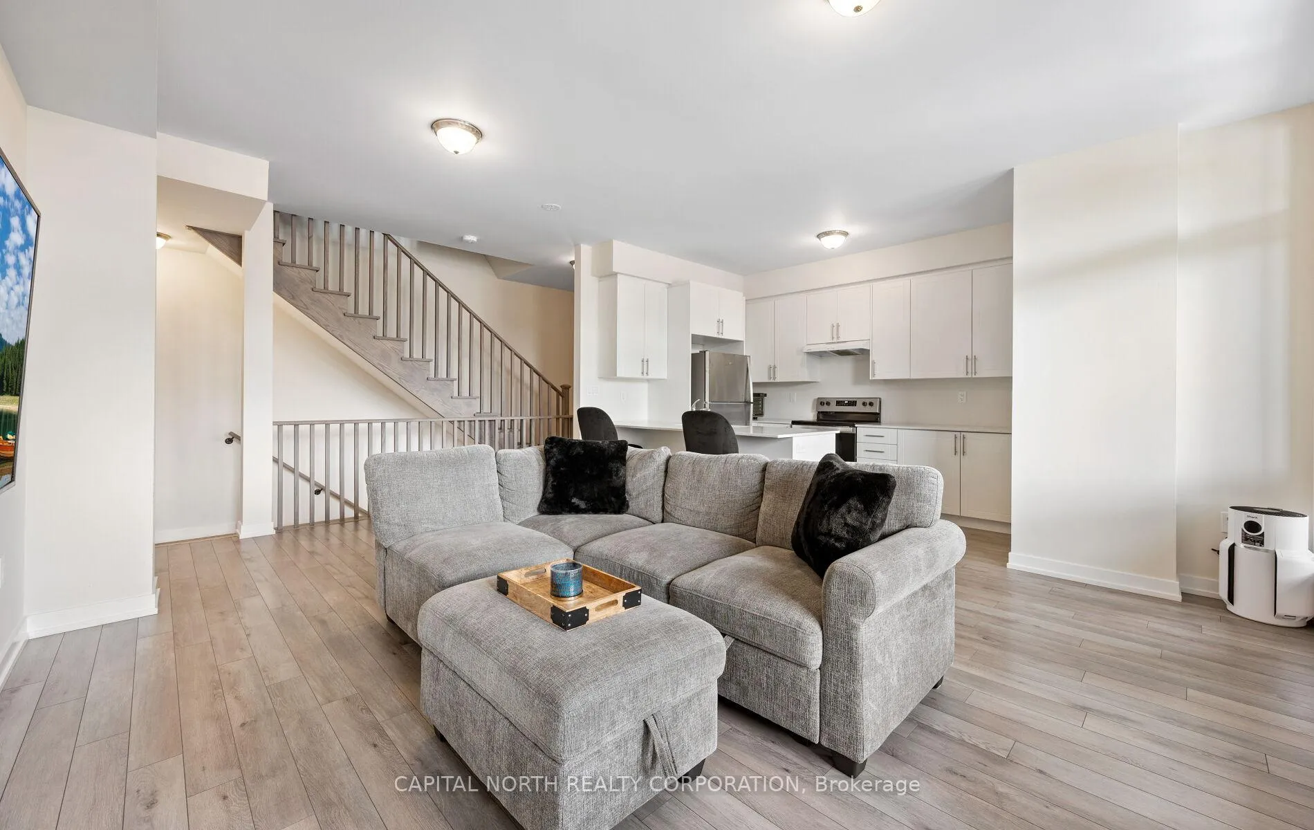 Photo 9 of 33 Kintall Way, Vaughan, Steeles West Industrial — HOMEH