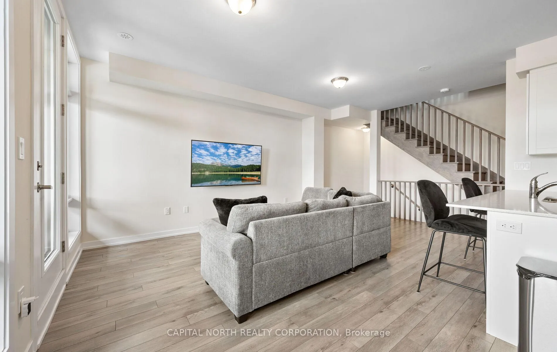 Photo 10 of 33 Kintall Way, Vaughan, Steeles West Industrial — HOMEH