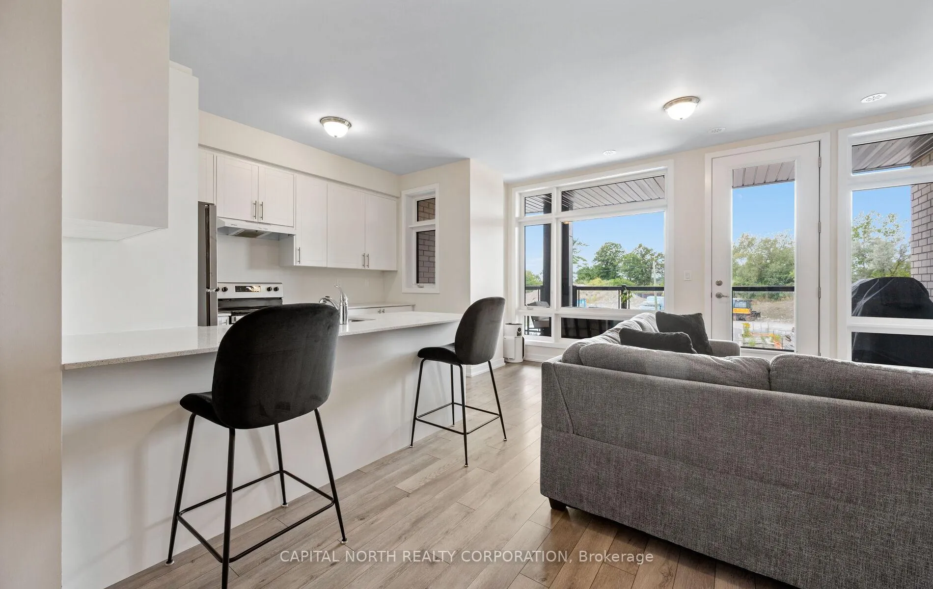 Photo 12 of 33 Kintall Way, Vaughan, Steeles West Industrial — HOMEH