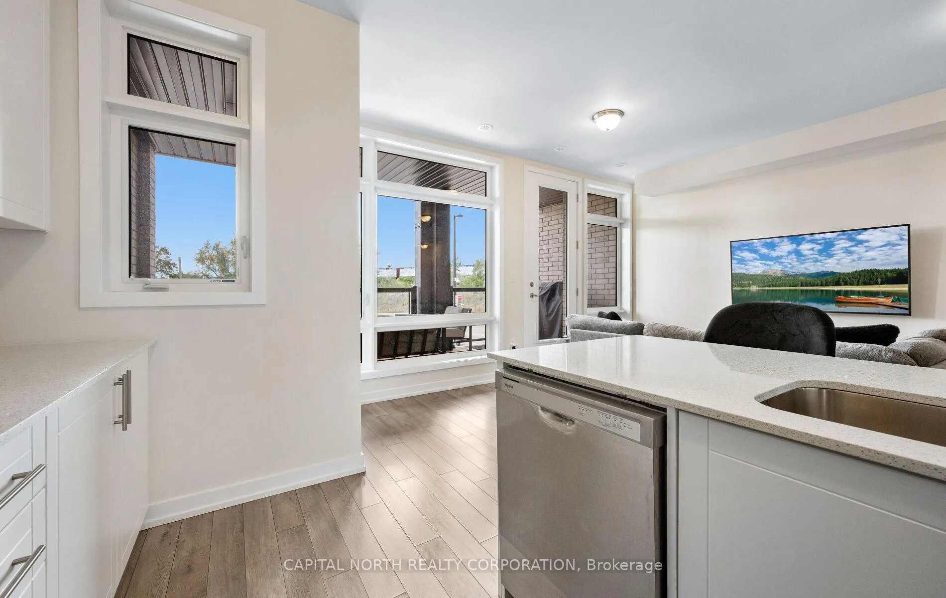 Photo 15 of 33 Kintall Way, Vaughan, Steeles West Industrial — HOMEH