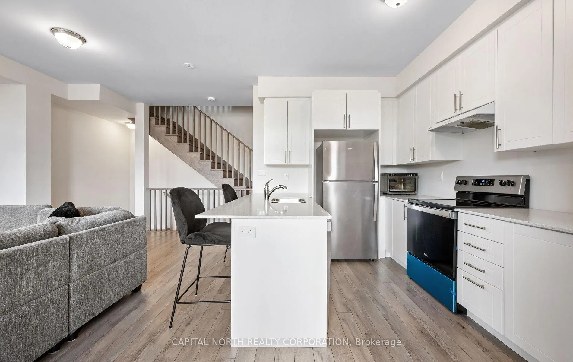 Photo 17 of 33 Kintall Way, Vaughan, Steeles West Industrial — HOMEH