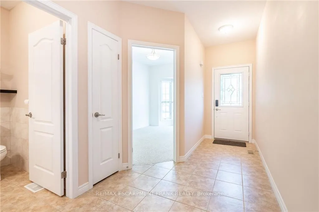 Photo 2 of 50 Grovetree Trail, Hamilton, Rural Glanbrook — HOMEH