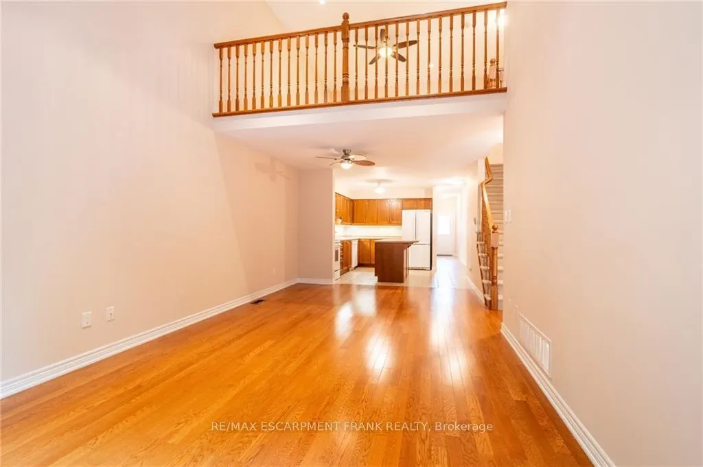 Photo 14 of 50 Grovetree Trail, Hamilton, Rural Glanbrook — HOMEH