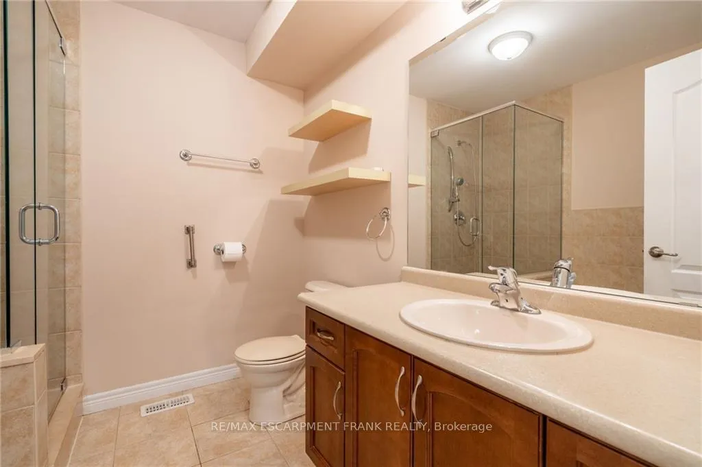 Photo 19 of 50 Grovetree Trail, Hamilton, Rural Glanbrook — HOMEH