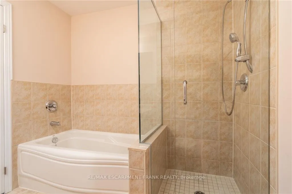 Photo 20 of 50 Grovetree Trail, Hamilton, Rural Glanbrook — HOMEH