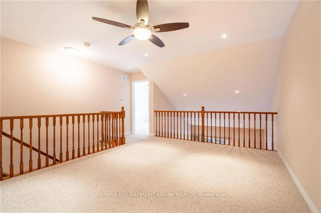 Photo 23 of 50 Grovetree Trail, Hamilton, Rural Glanbrook — HOMEH