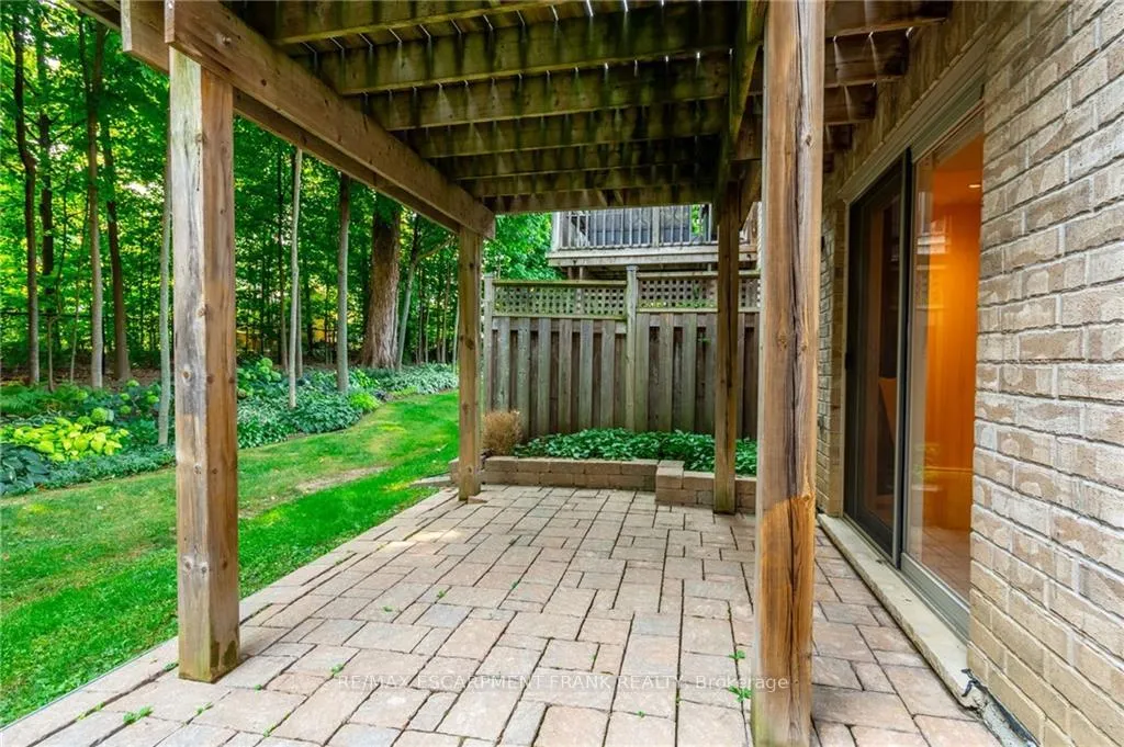 Photo 38 of 50 Grovetree Trail, Hamilton, Rural Glanbrook — HOMEH