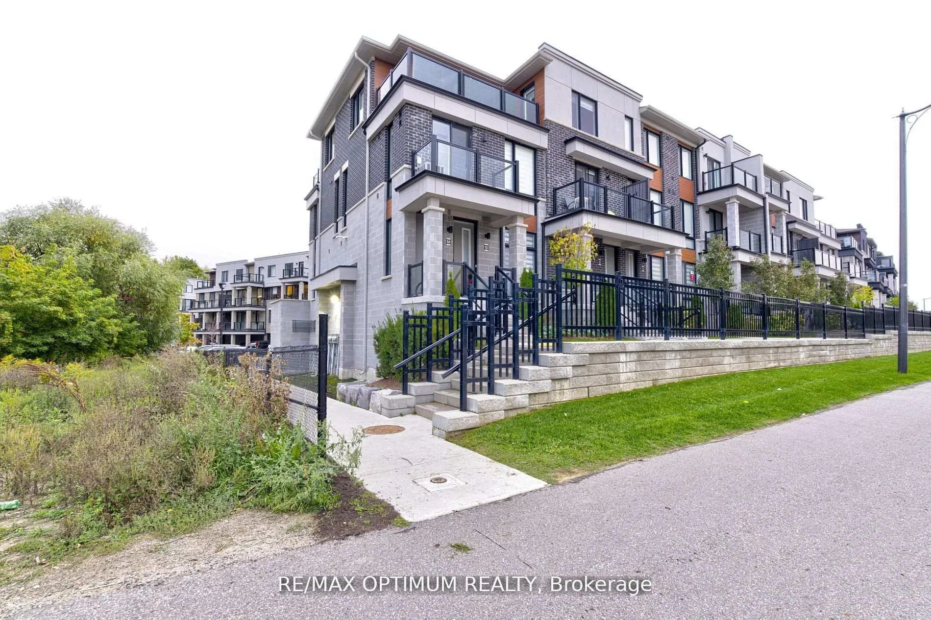Front of Unit 54, 70 Knotsberry Circle