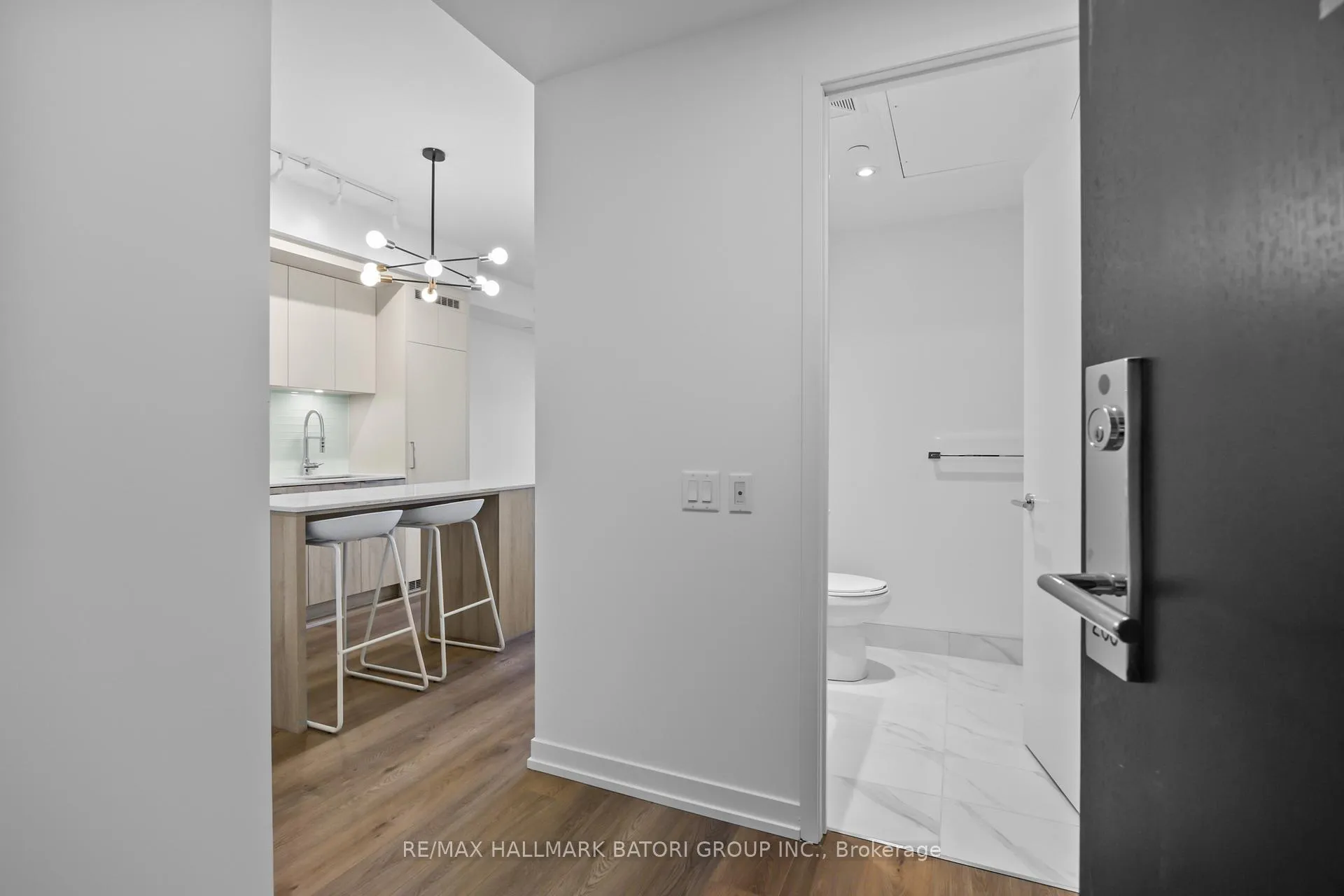 Photo 2 of Unit 203, 863 St. Clair Avenue W, Toronto, Wychwood — HOMEH