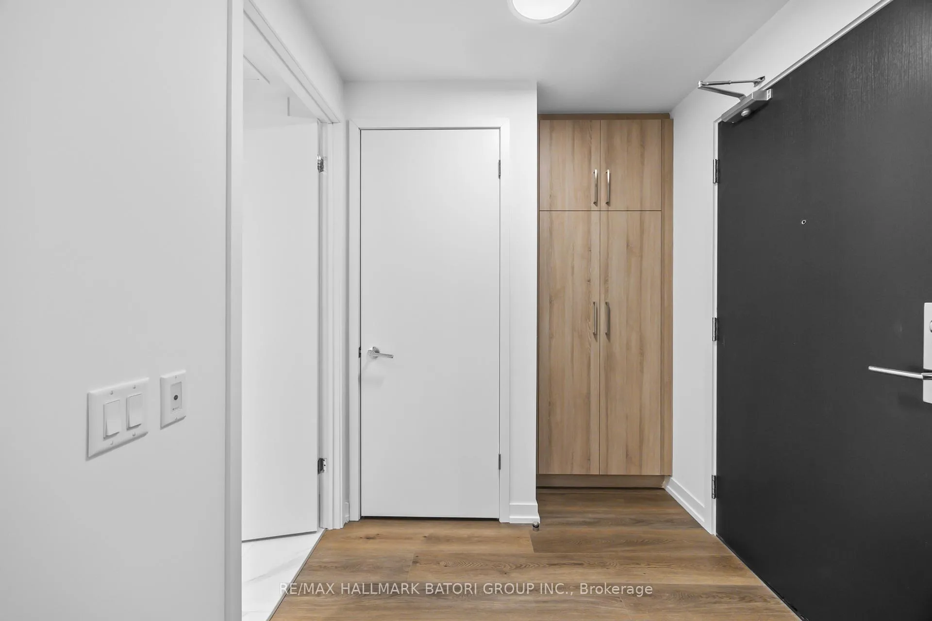 Photo 3 of Unit 203, 863 St. Clair Avenue W, Toronto, Wychwood — HOMEH