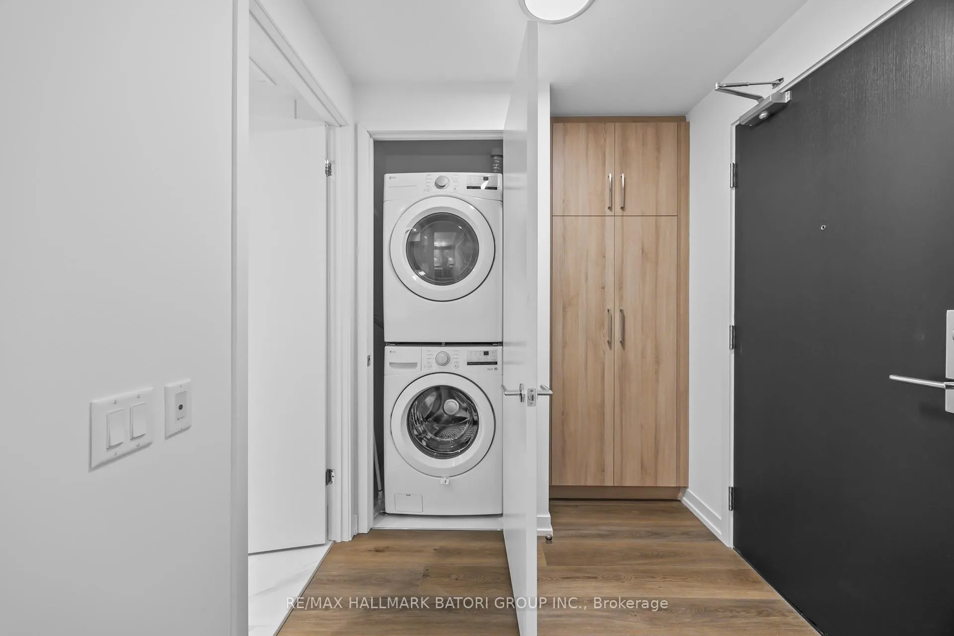 Photo 4 of Unit 203, 863 St. Clair Avenue W, Toronto, Wychwood — HOMEH