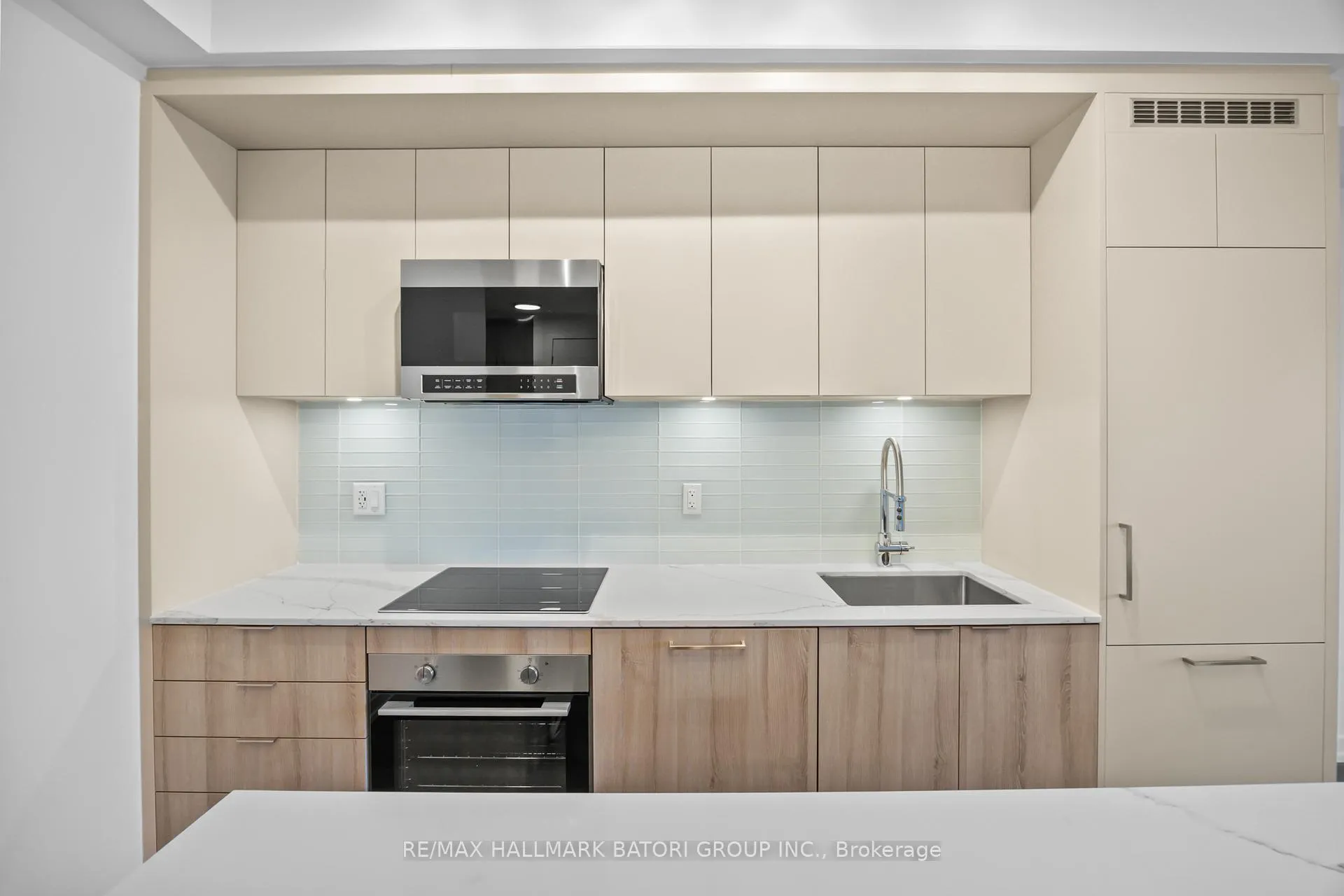 Photo 9 of Unit 203, 863 St. Clair Avenue W, Toronto, Wychwood — HOMEH