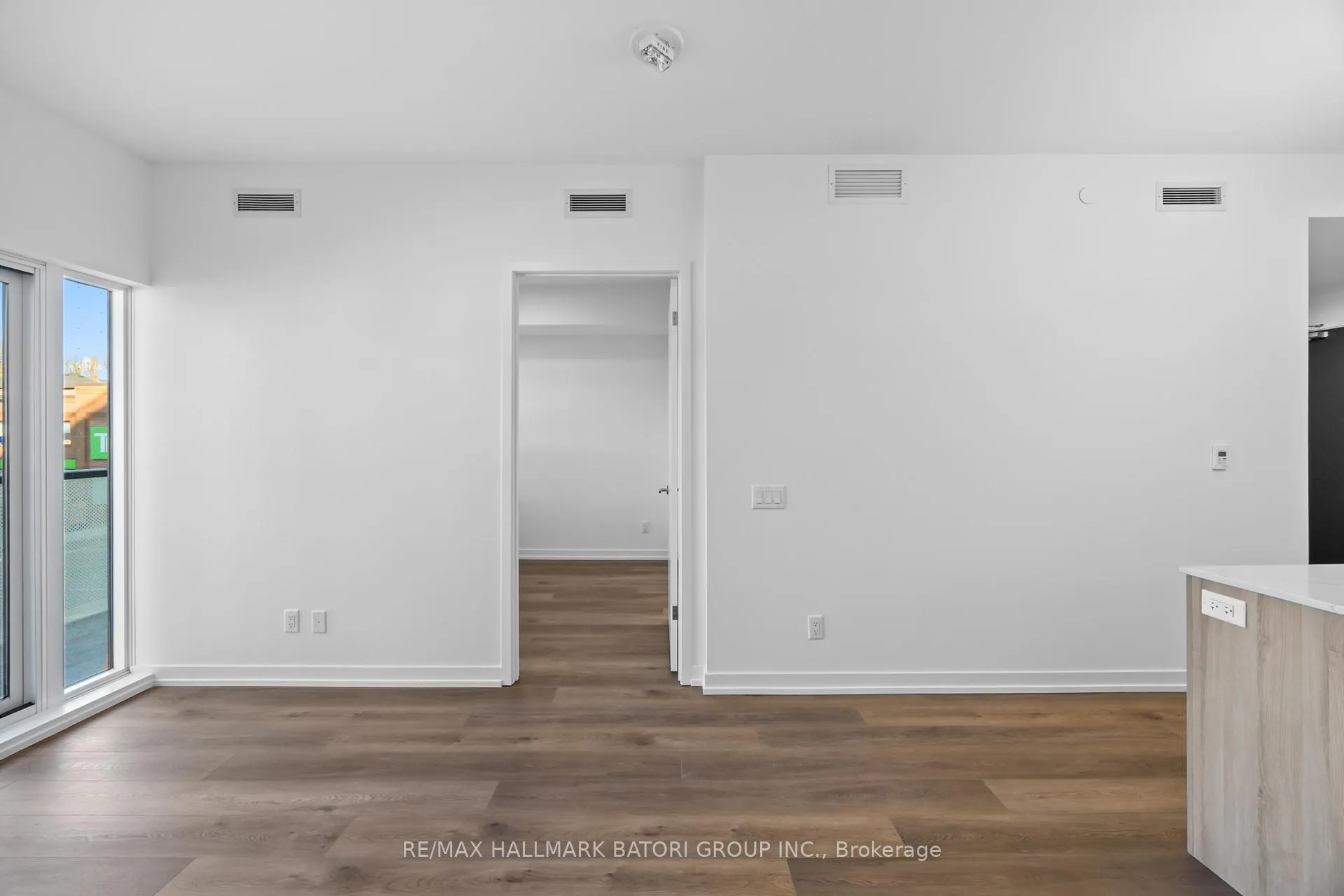Photo 11 of Unit 203, 863 St. Clair Avenue W, Toronto, Wychwood — HOMEH