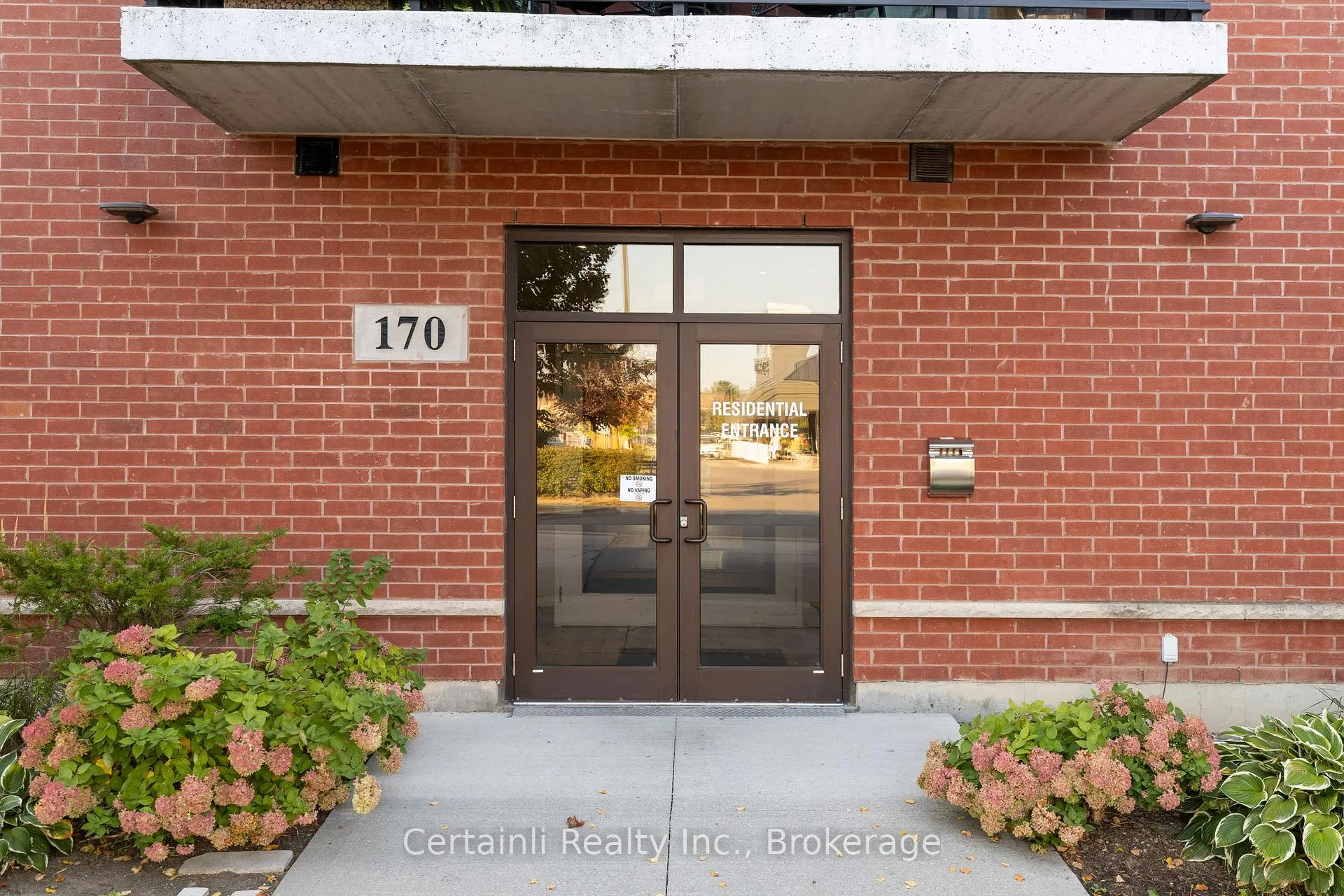 Photo 3 of Unit 317, 170 Rockhaven Lane, Hamilton, Waterdown — HOMEH