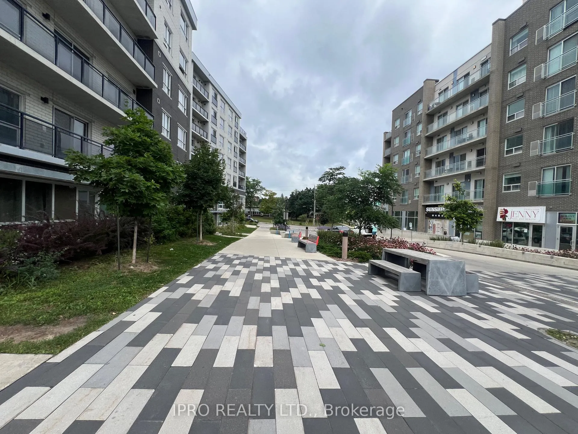 Front of Unit H505, 275 Larch Street