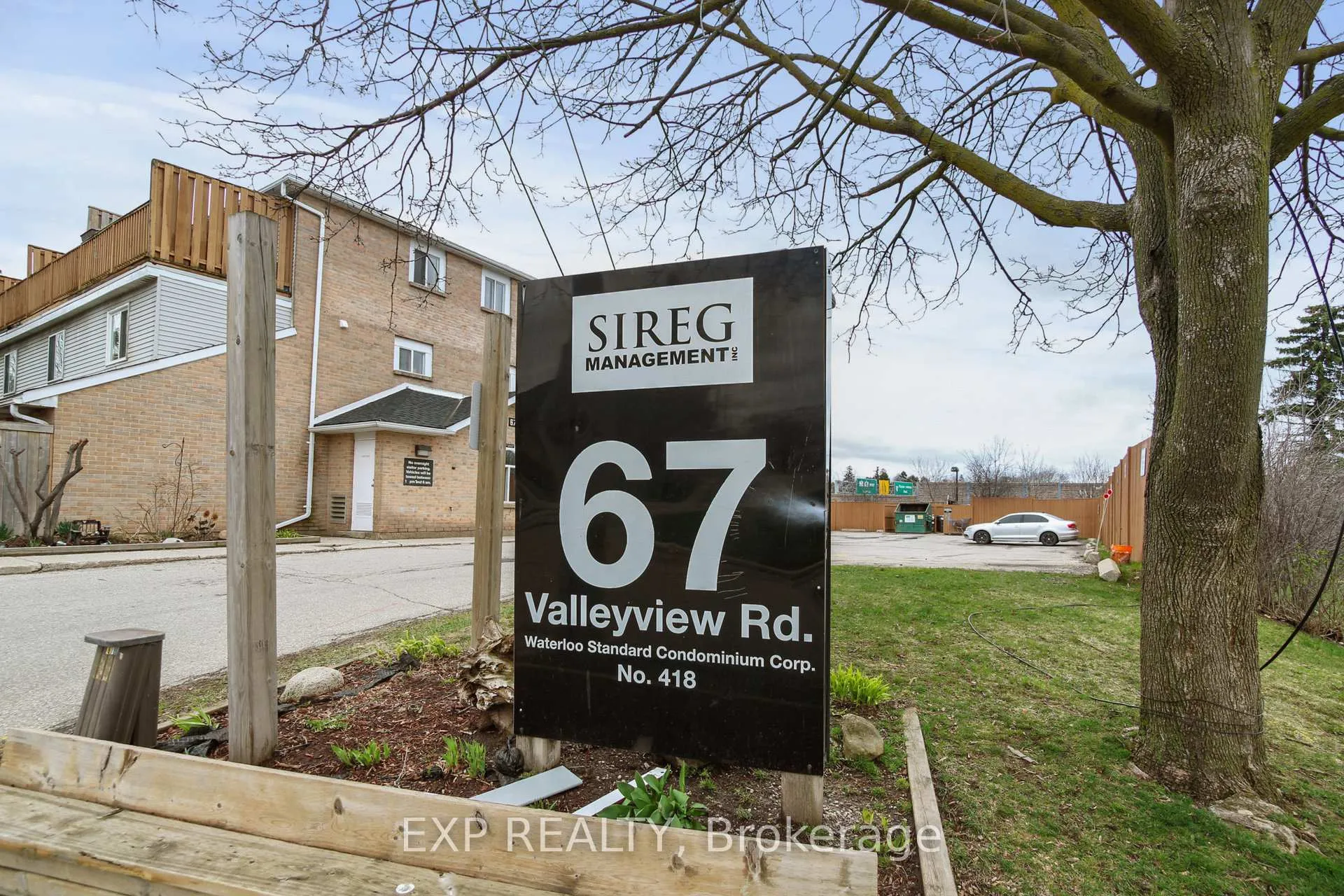 Front of Unit 37, 67 Valleyview Road